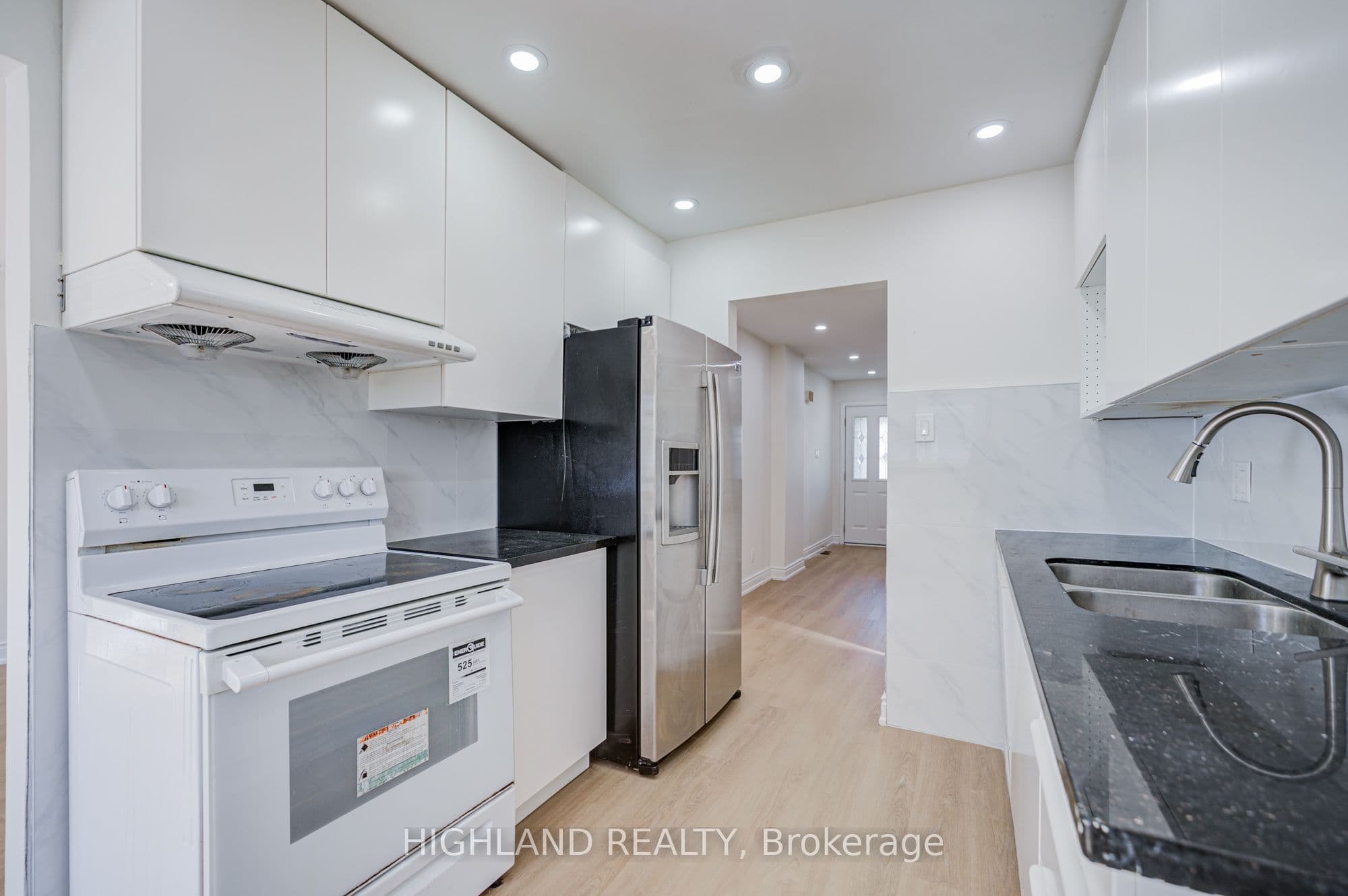 4066 Wycliffe Way, Mississauga, ON L5C 3S1
