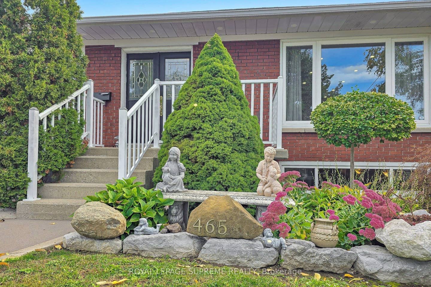 465 Maple Leaf Drive, Toronto, ON M6L 1R1