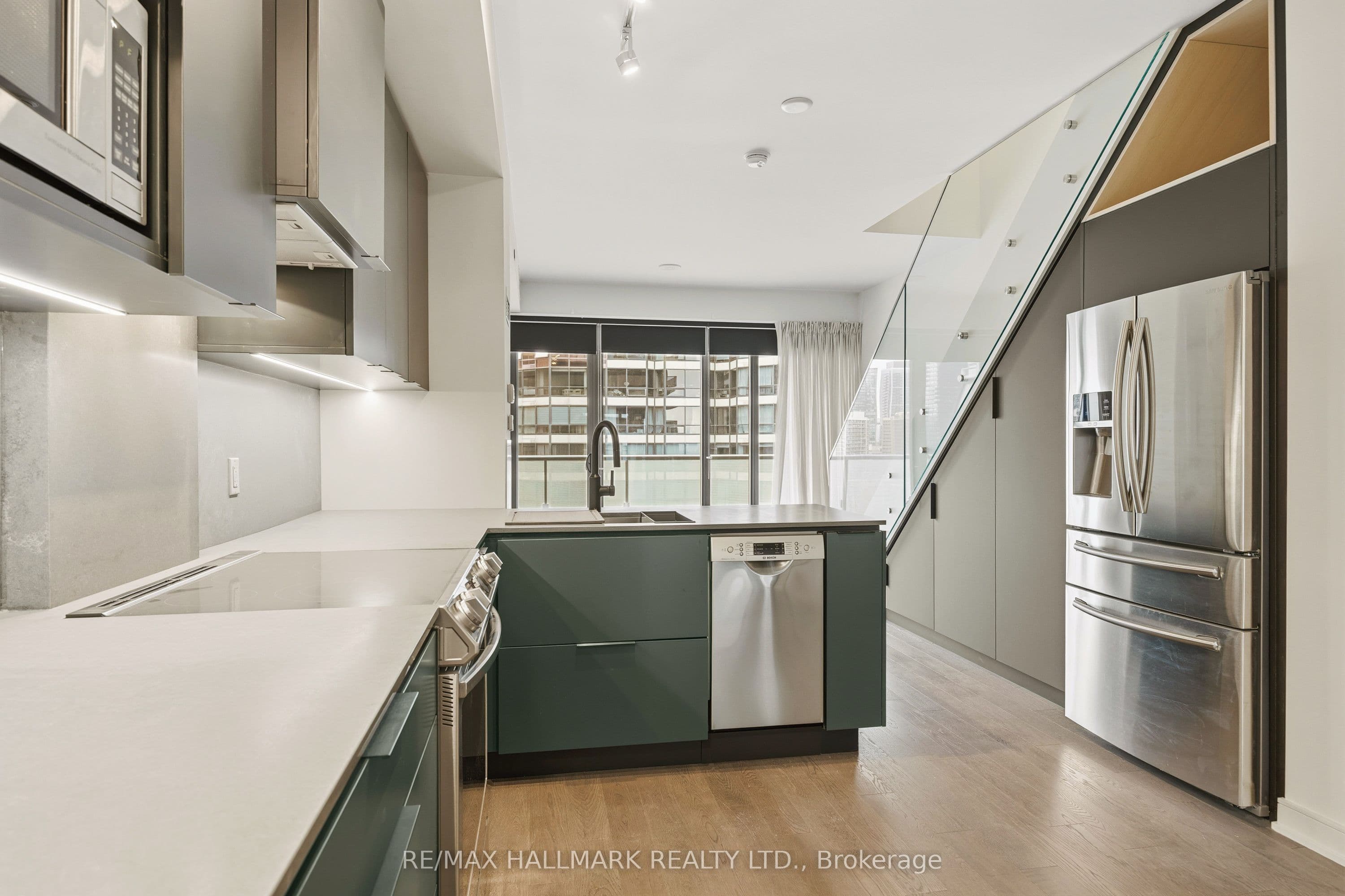 57 St Joseph Street 1811, Toronto, ON M5S 0C5