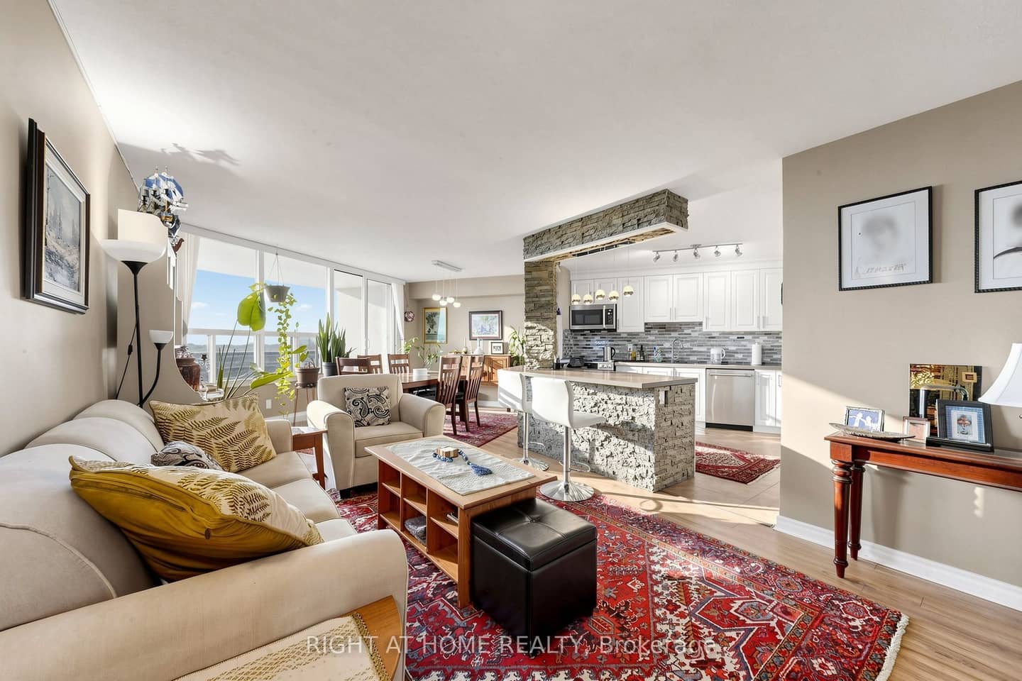 15 Vicora Linkway 1116, Toronto, ON M3C 1A8