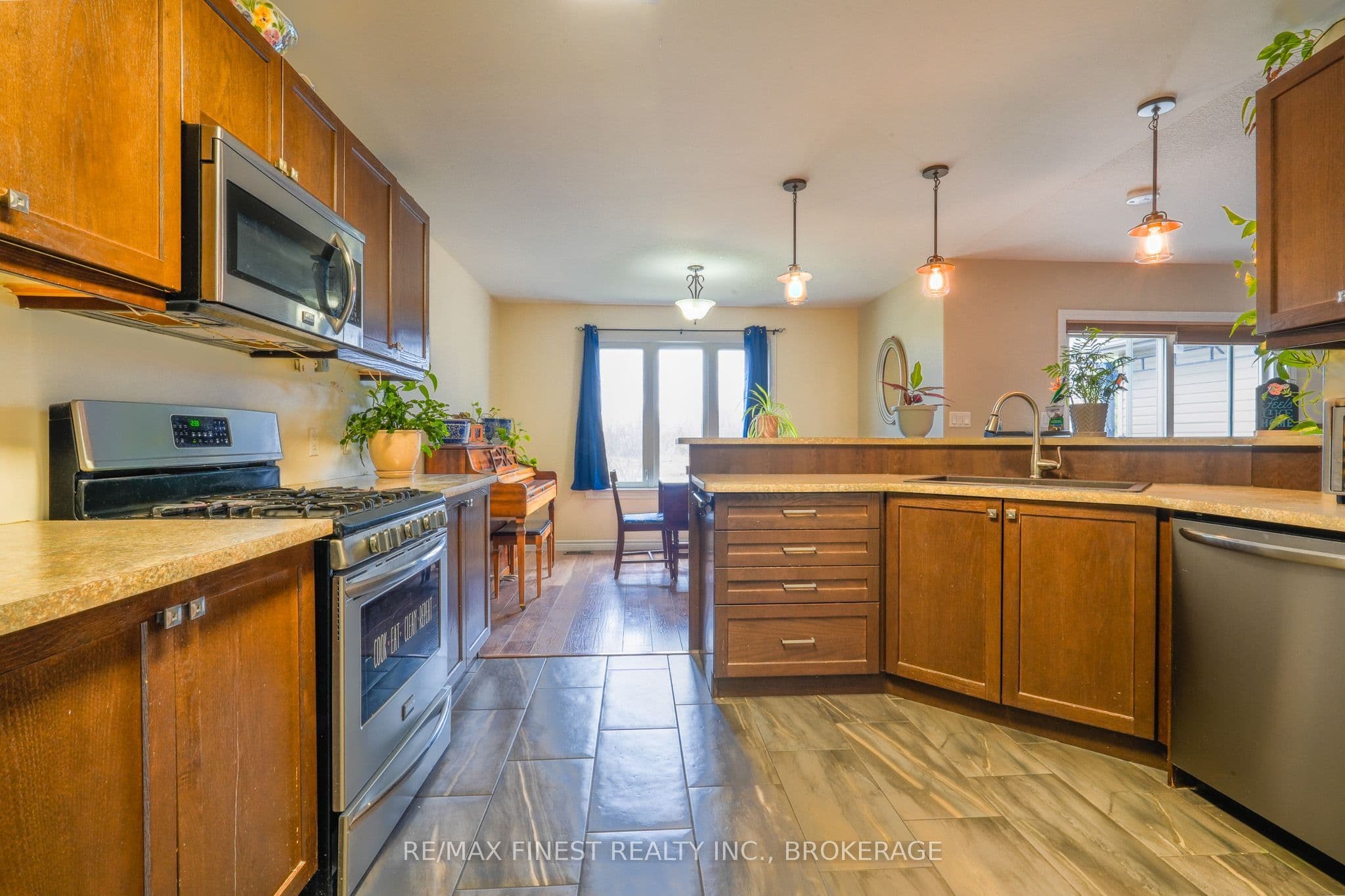 23 Creighton Drive, Loyalist, ON K0H 2H0