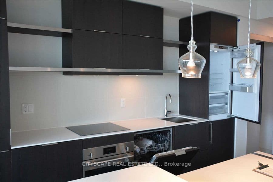 197 Yonge Street 4810, Toronto, ON M5B 1M4