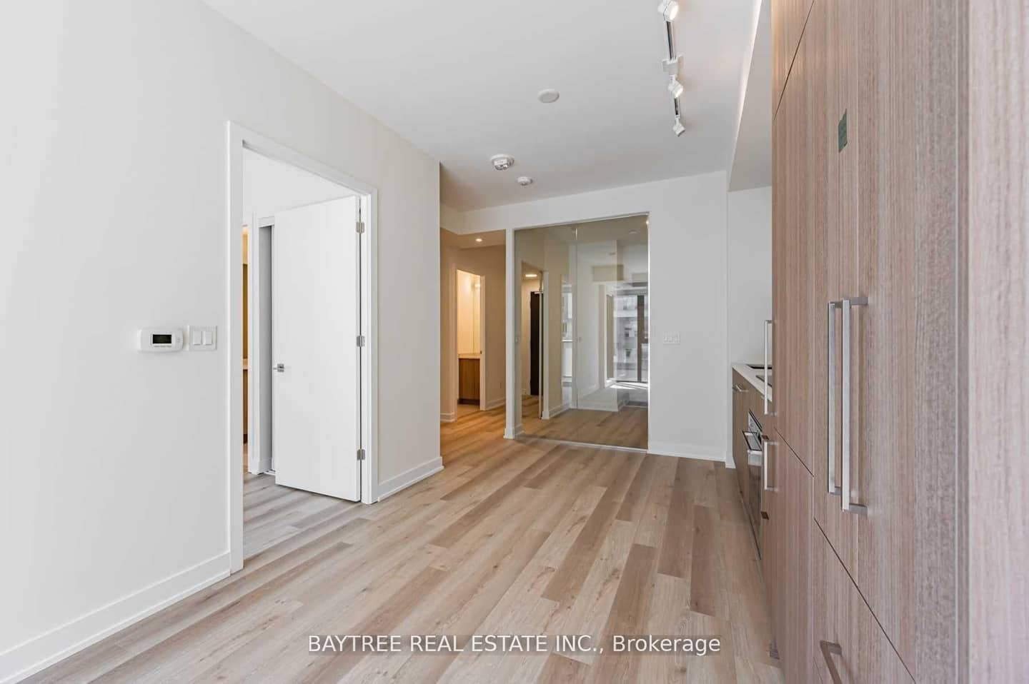 840 St Clair Avenue W 414, Toronto, ON M6C 1C1