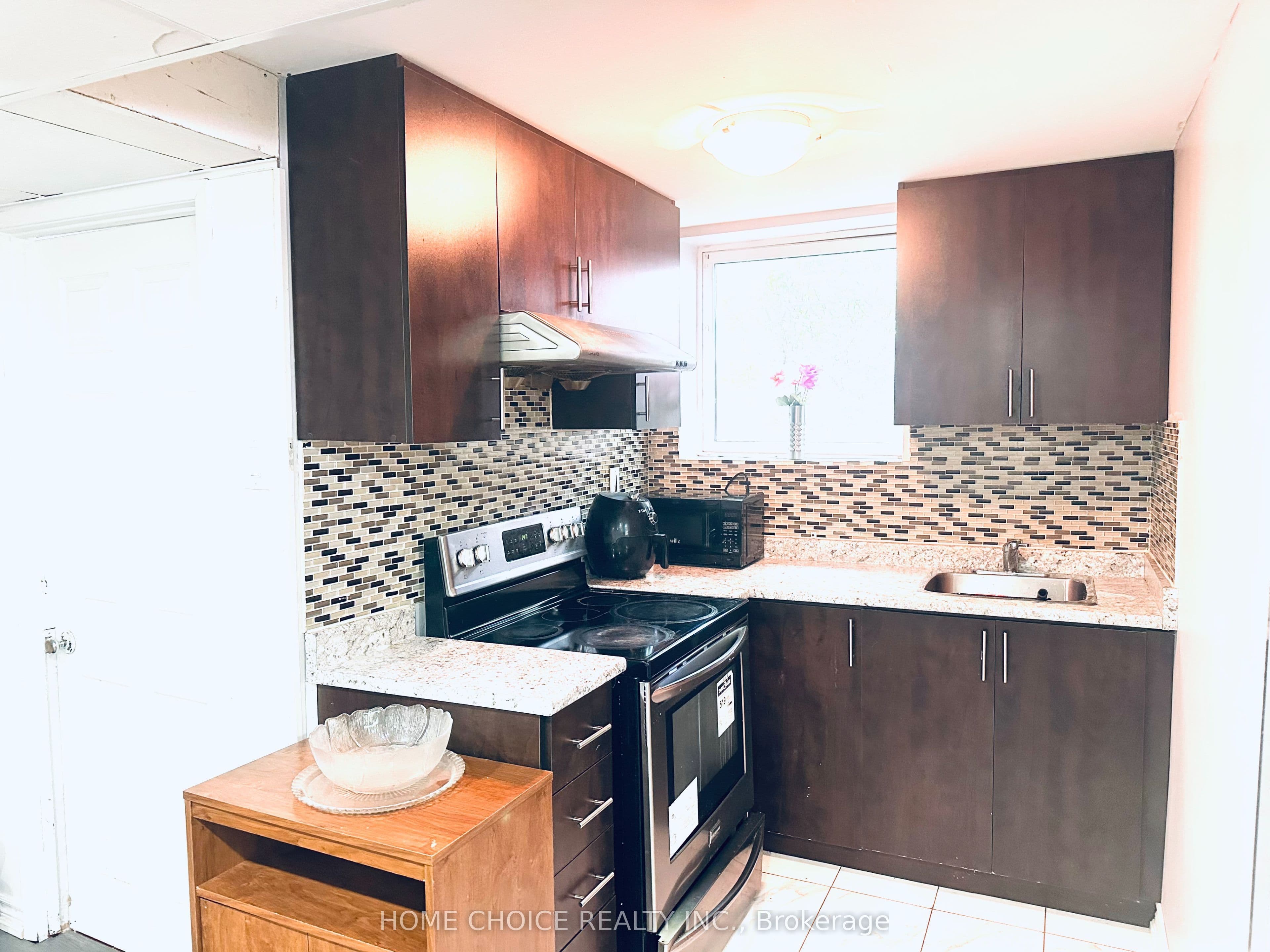 130 Earnscliffe Circle lower level, Brampton, ON L6T 2B5