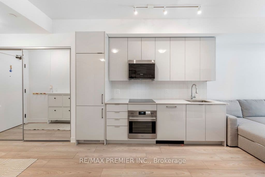 10 Abeja Street 816, Vaughan, ON L4K 0R4