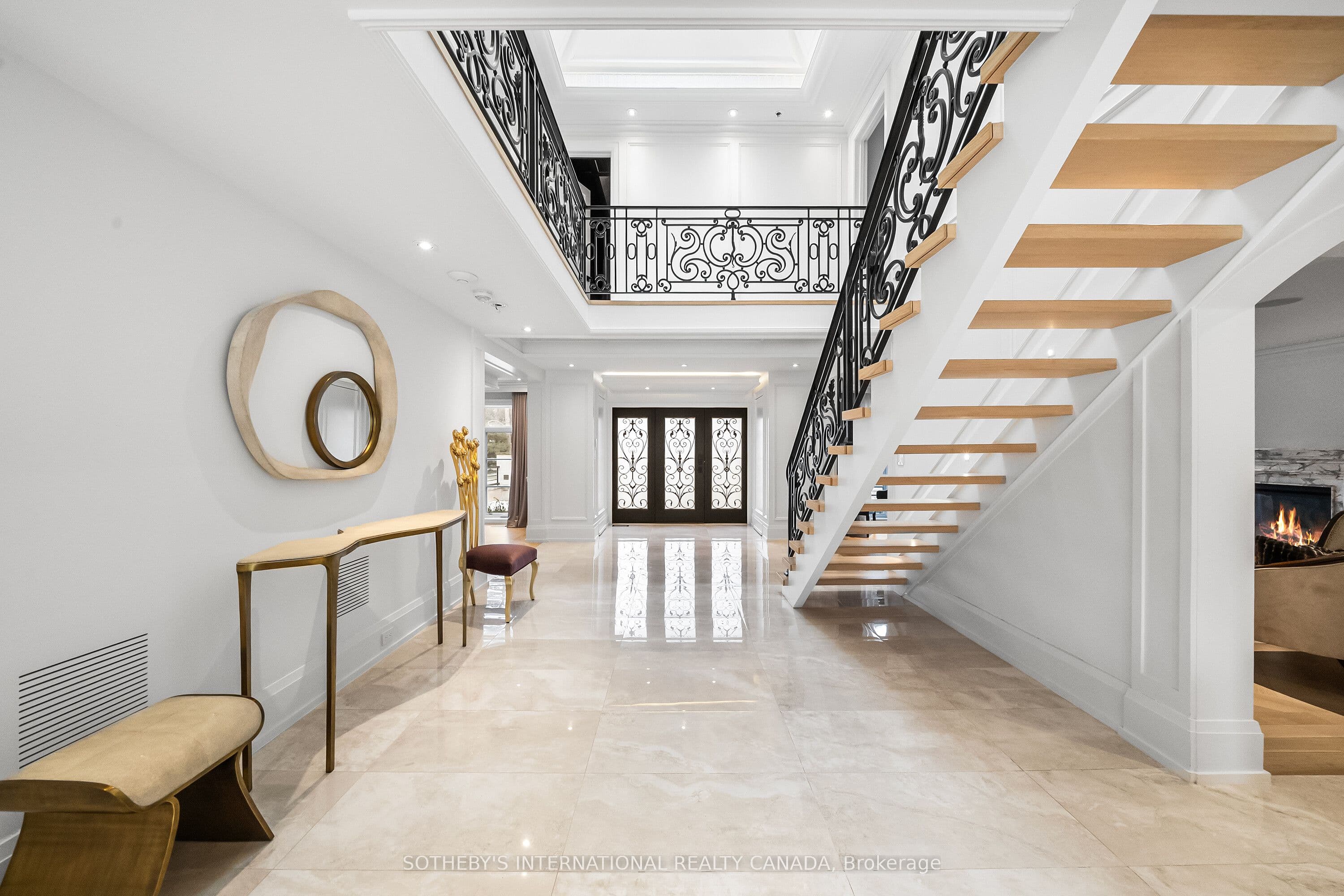 1347 Queen Victoria Avenue, Mississauga, ON L5N 3N2