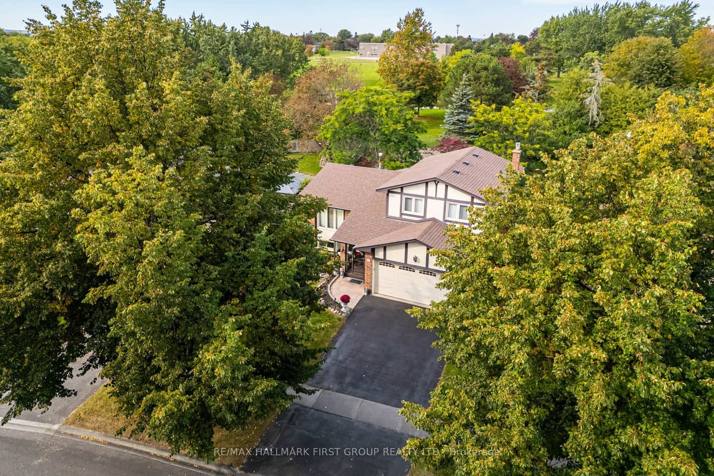 33 Anstead Crescent, Ajax, ON L1S 3X4