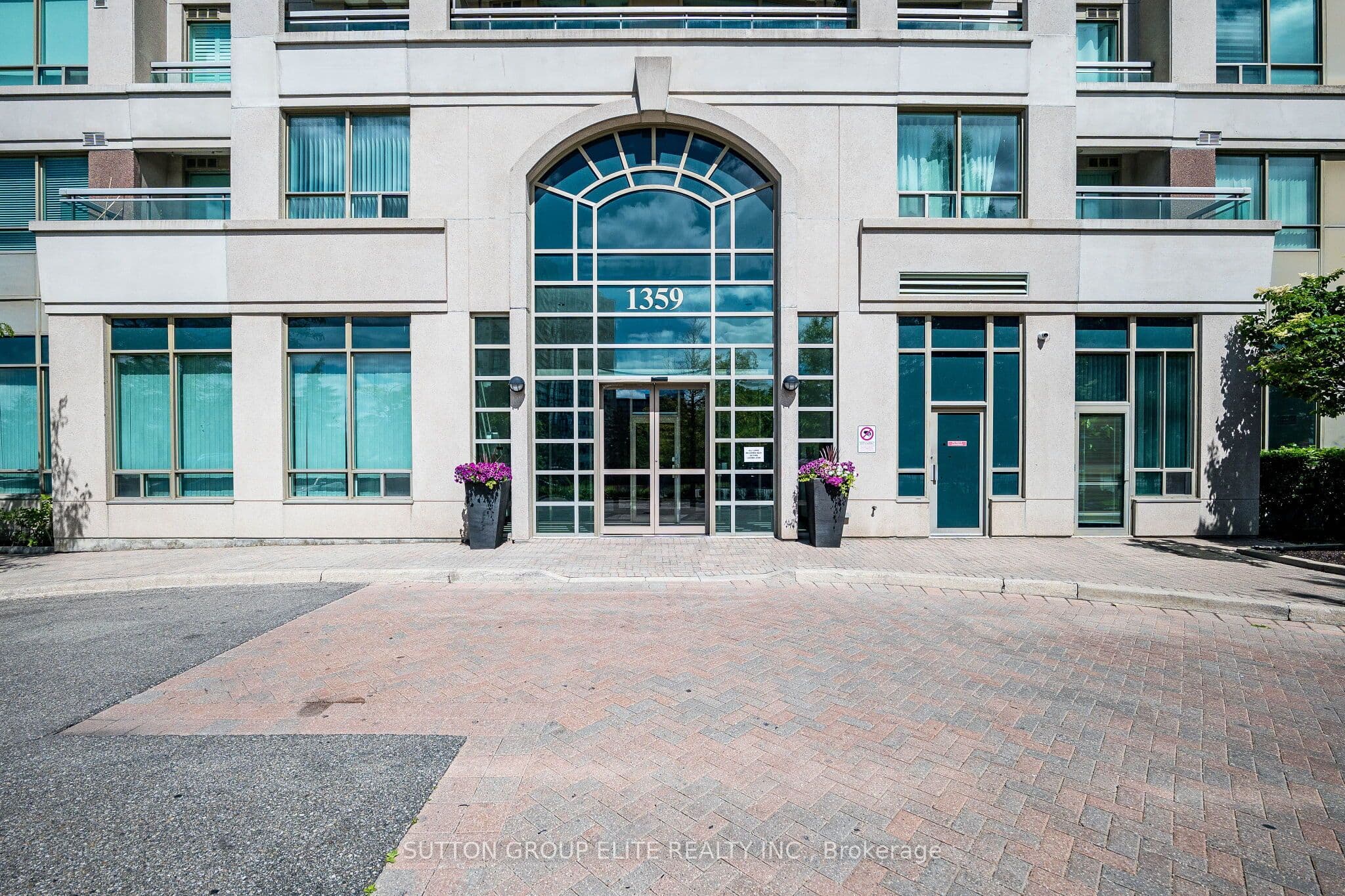 1359 Rathburn Road E 308, Mississauga, ON L4W 5P7