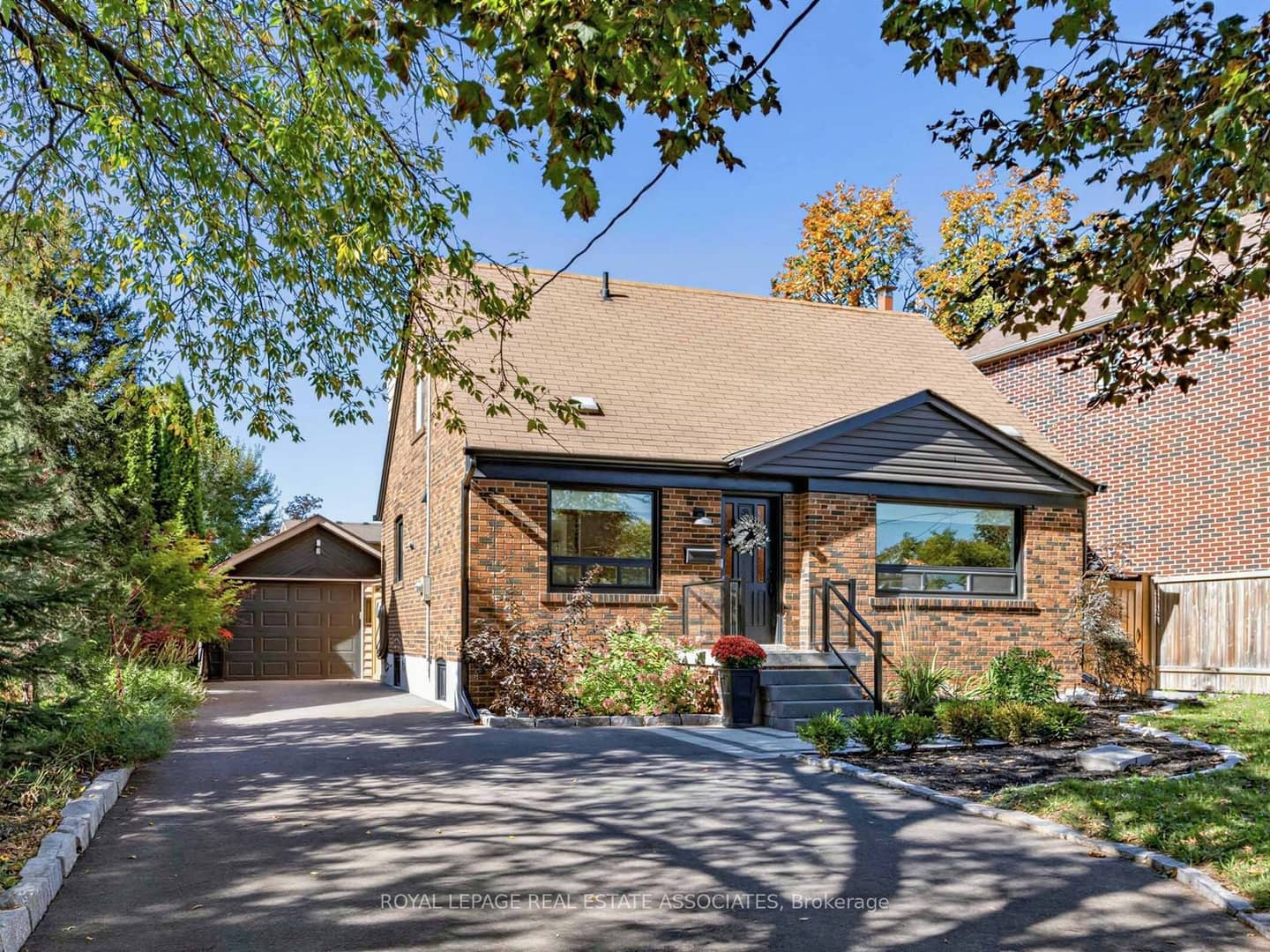 36 Jodphur Avenue, Toronto, ON M9M 2J4