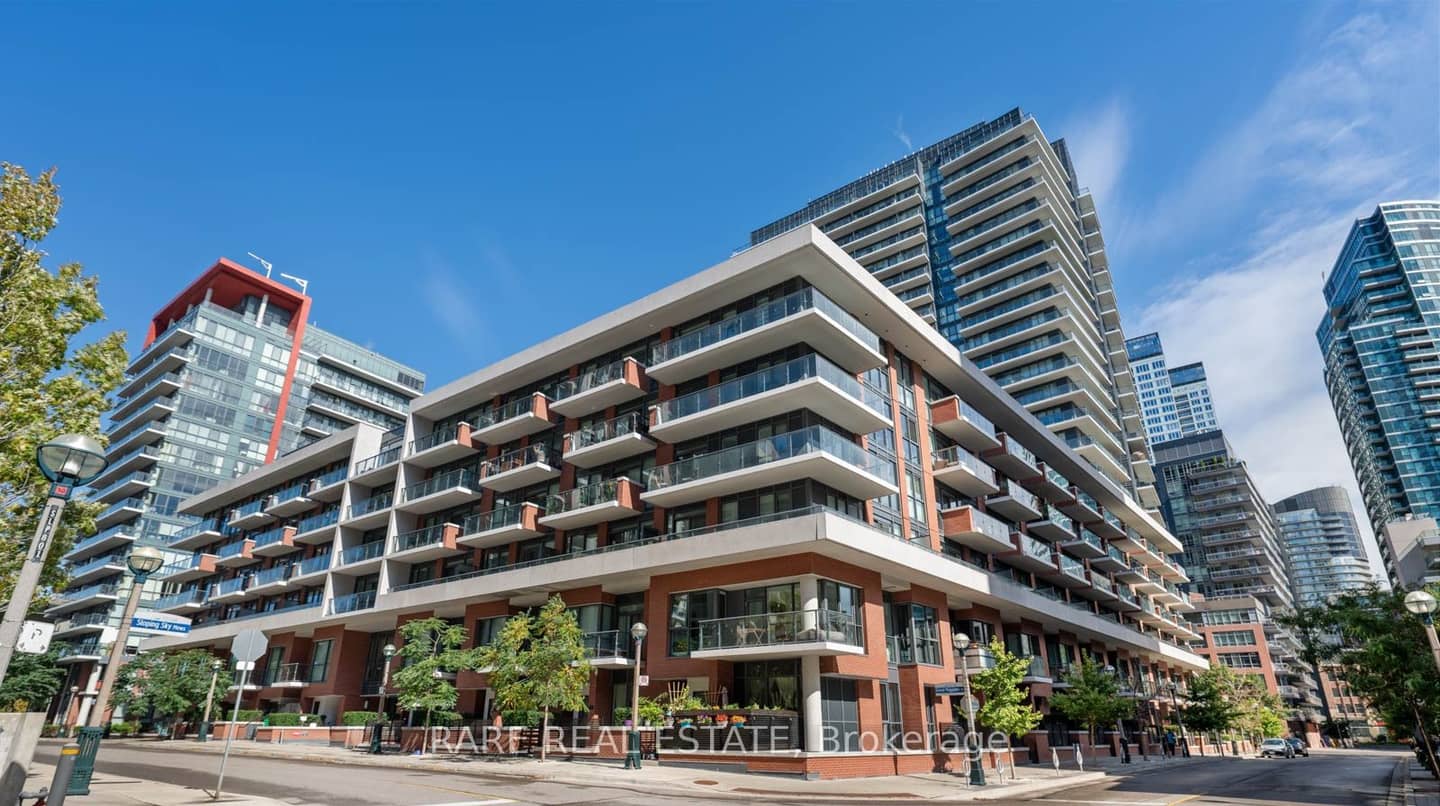 38 Ianuzzi Street 528, Toronto, ON M5V 0E8