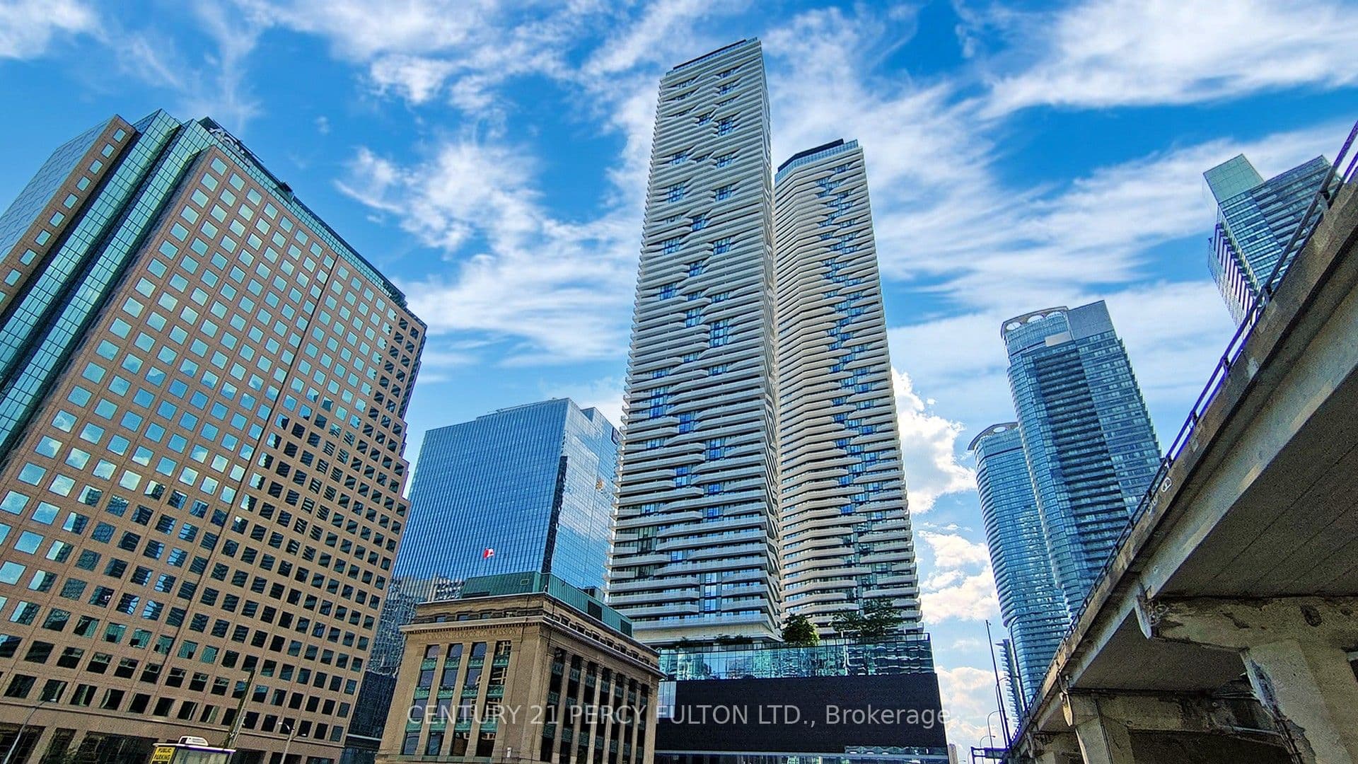 100 Harbour Street 6901, Toronto, ON M5J 0B5