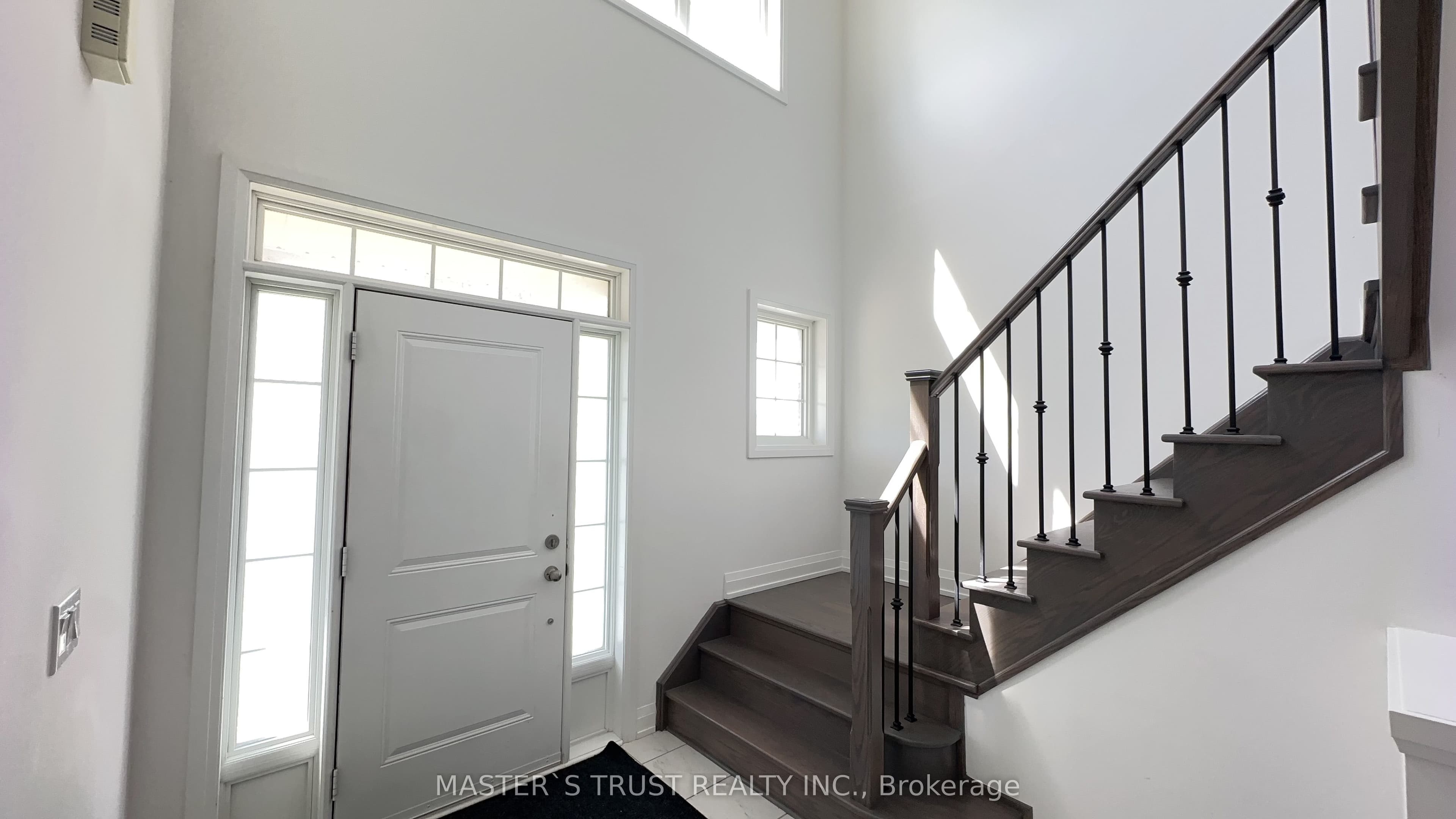 102 Frank Kelly Drive, East Gwillimbury, ON L9N 0V3