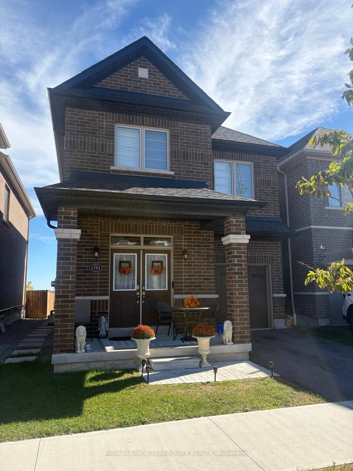1101 Skyridge Boulevard, Pickering, ON L1X 0G7