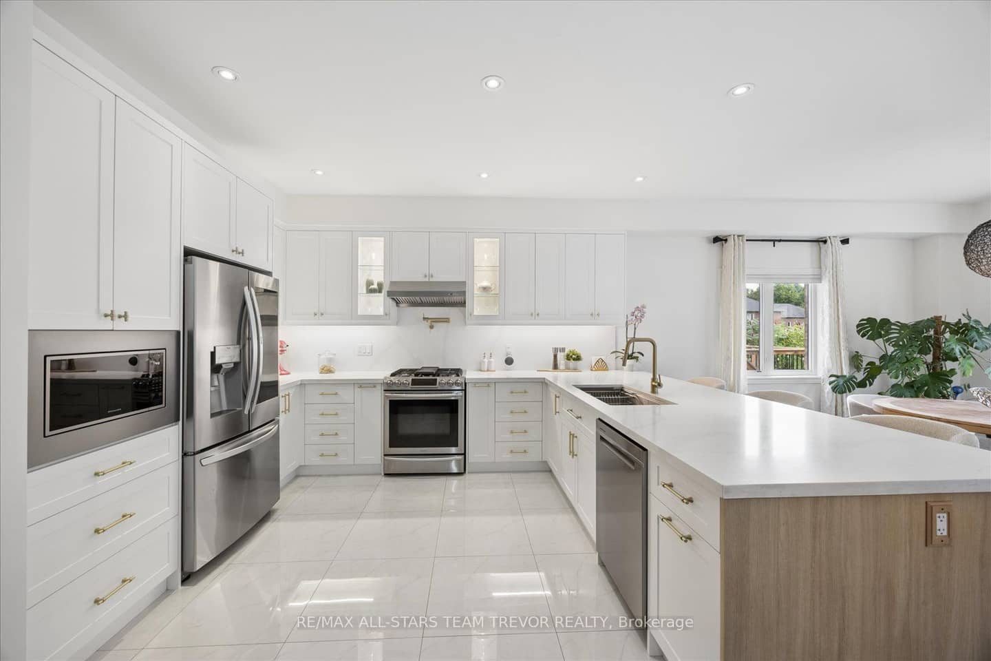 24 Scotia Road, Georgina, ON L0E 1R0