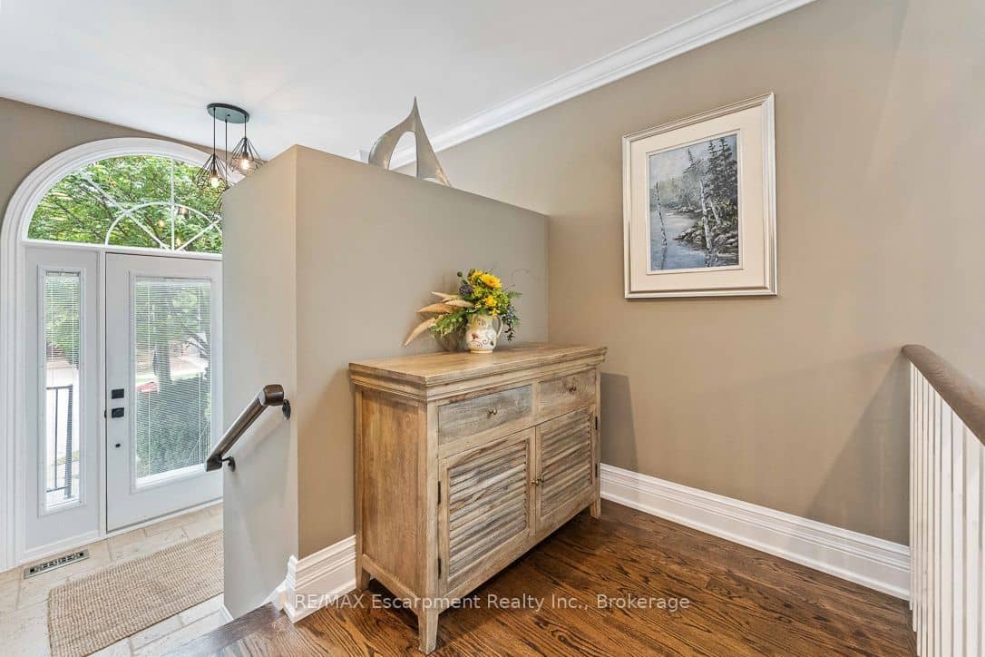 2331 Marine Drive, Oakville, ON L6L 1C2