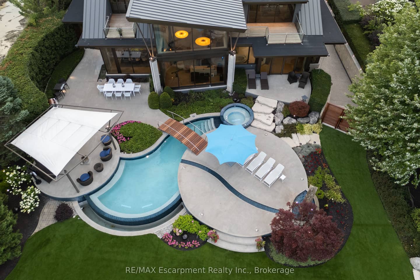 1540 WATERSEDGE Road, Mississauga, ON L5J 1A4