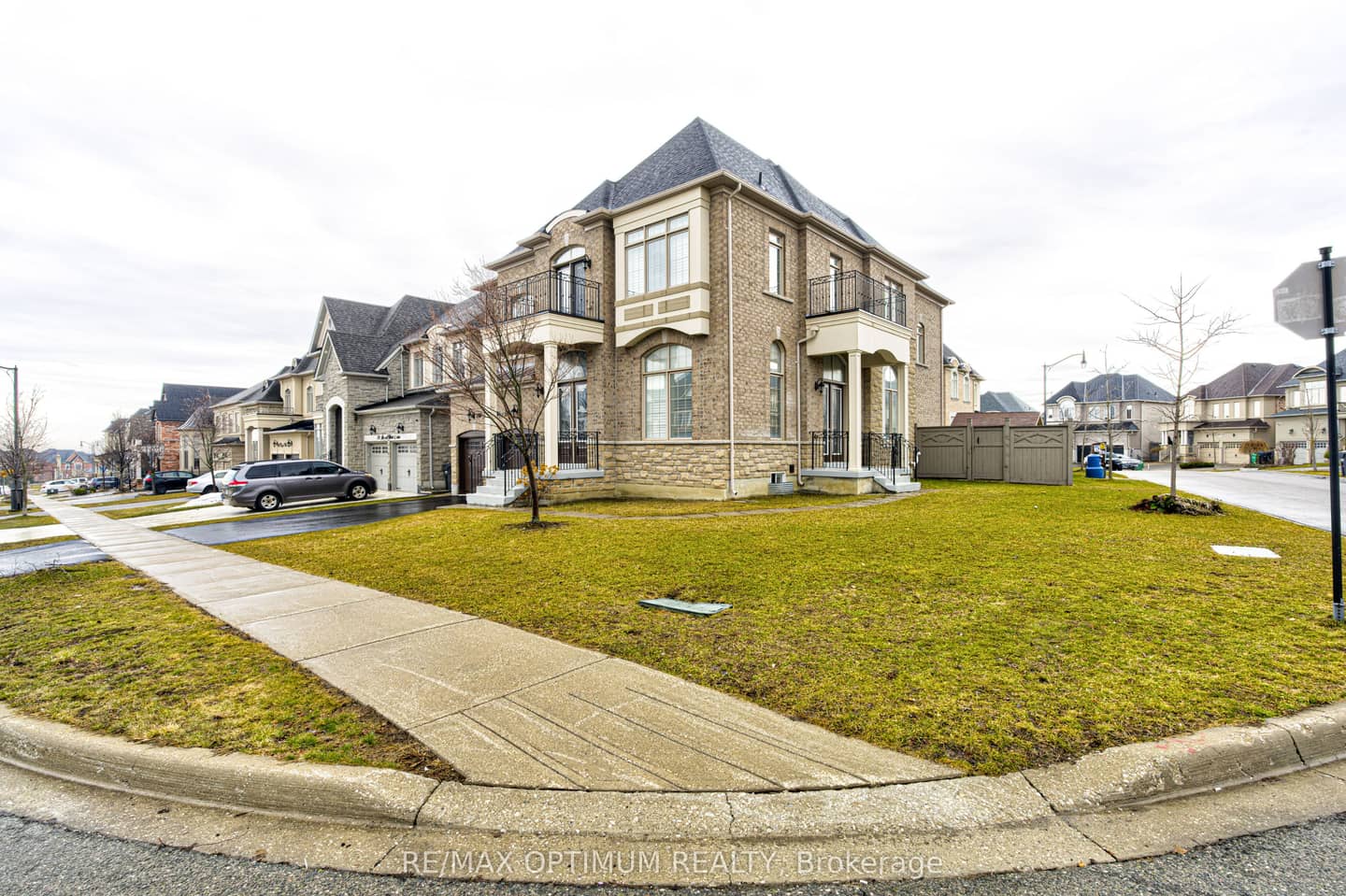 80 Royal West Drive, Brampton, ON L6X 1A2