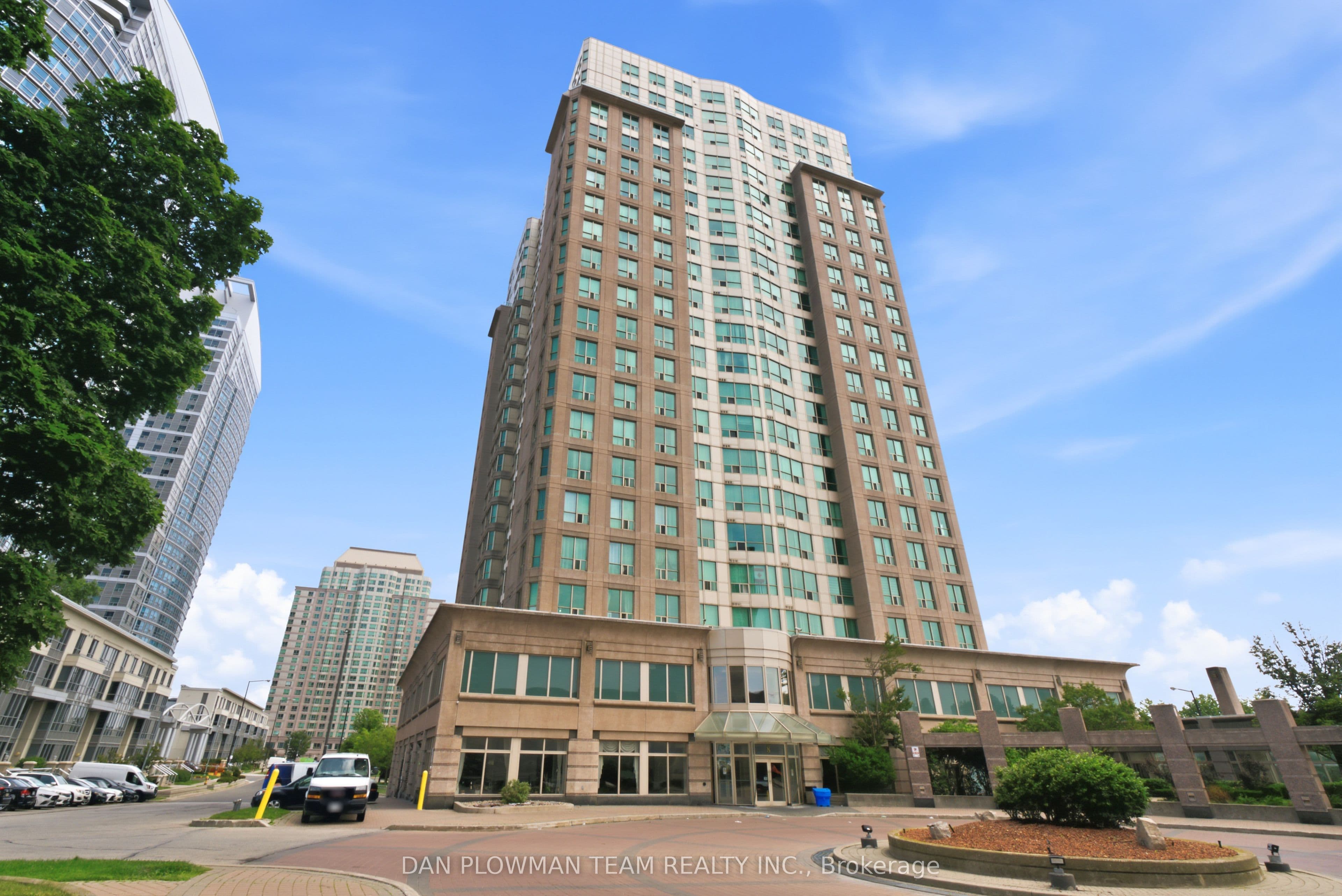 8 Lee Centre Drive 913, Toronto, ON M1H 3H8