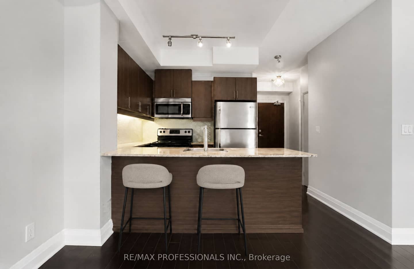 17 Kenaston Gardens 417, Toronto, ON M2K 1G7