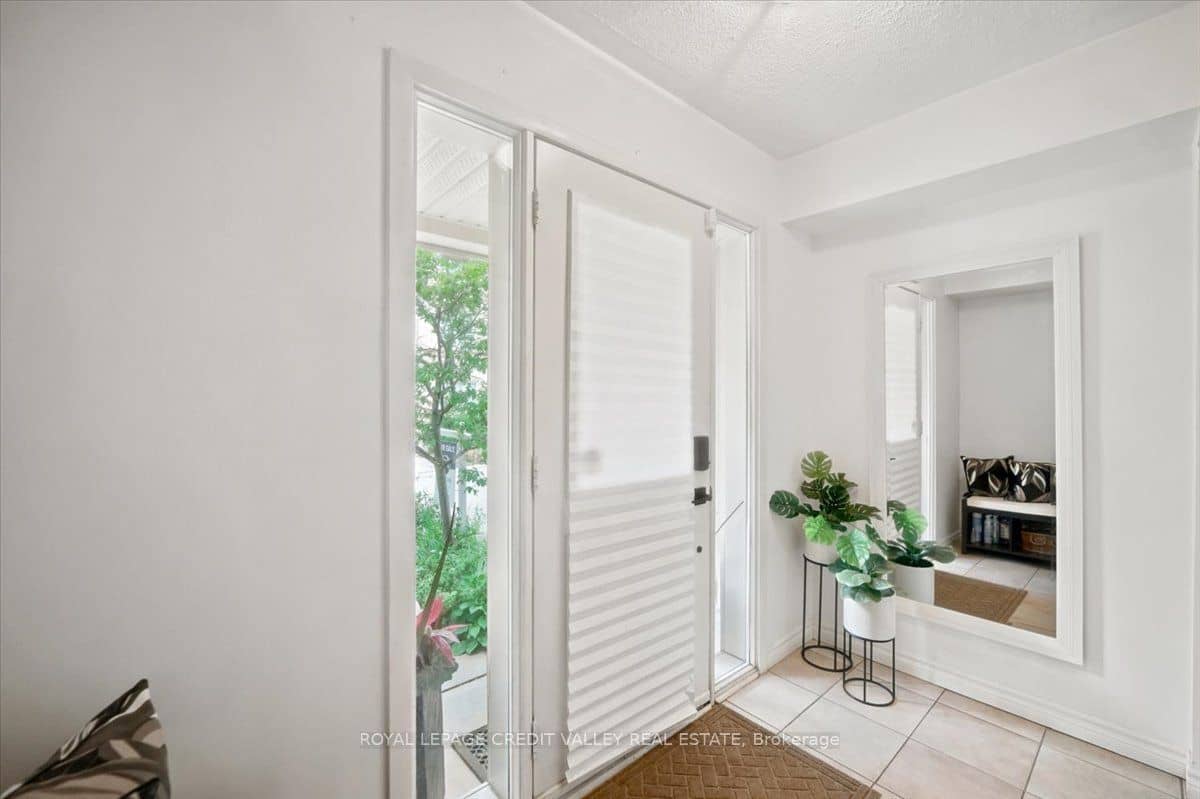 1250 St. Martins Drive 55, Pickering, ON L1W 1J3