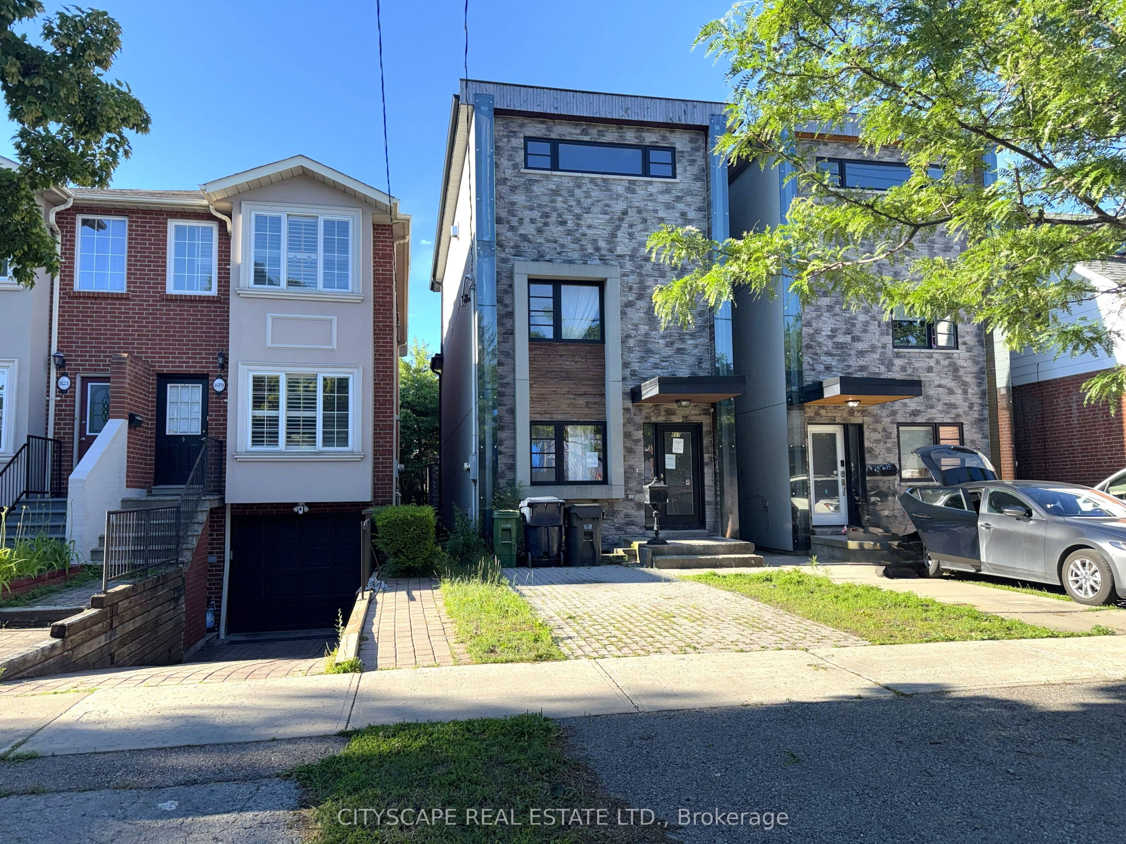 817 Cosburn Avenue, Toronto, ON M4C 2V9