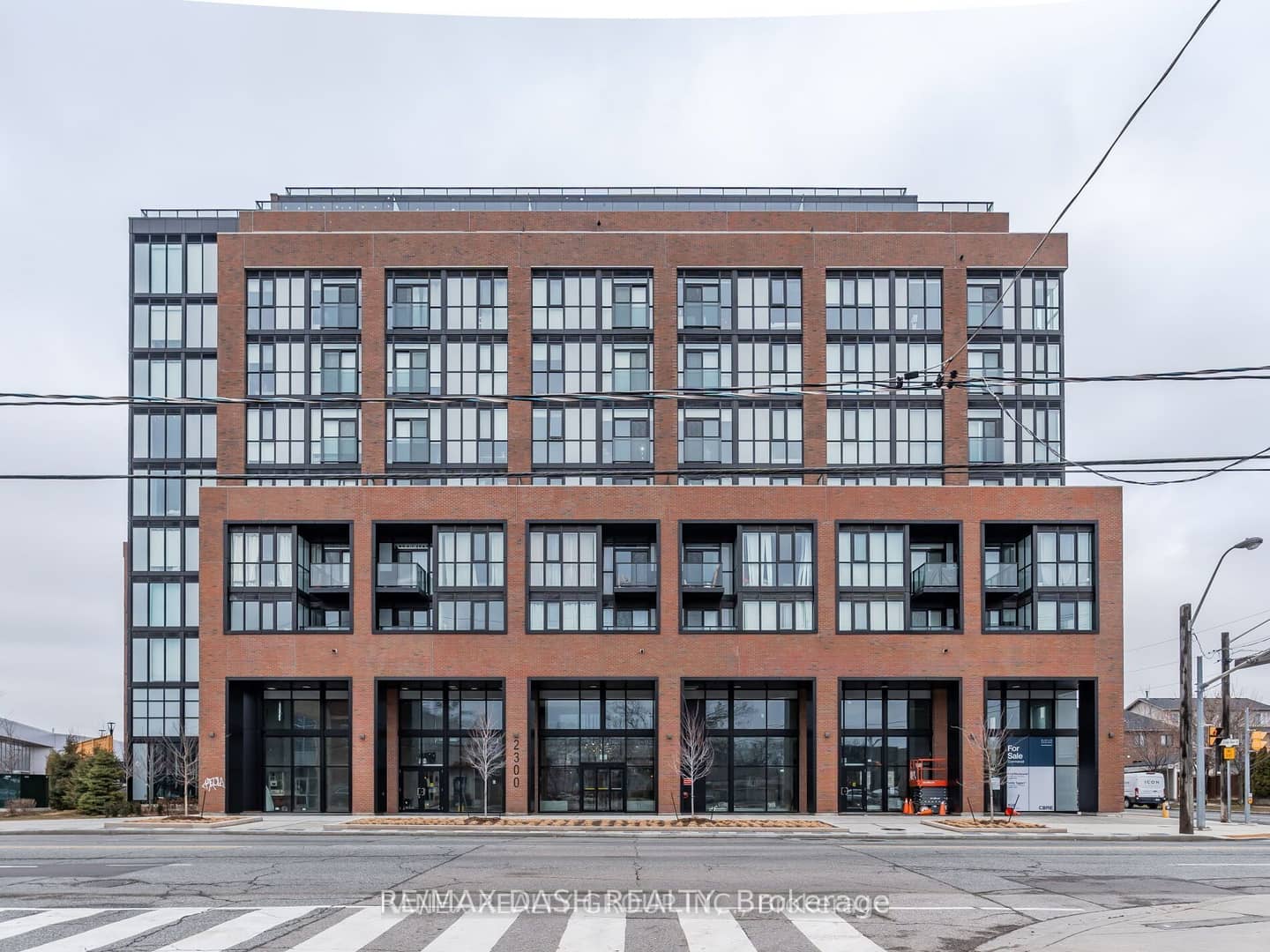 2300 St Clair Avenue W 723, Toronto, ON M6N 1K8