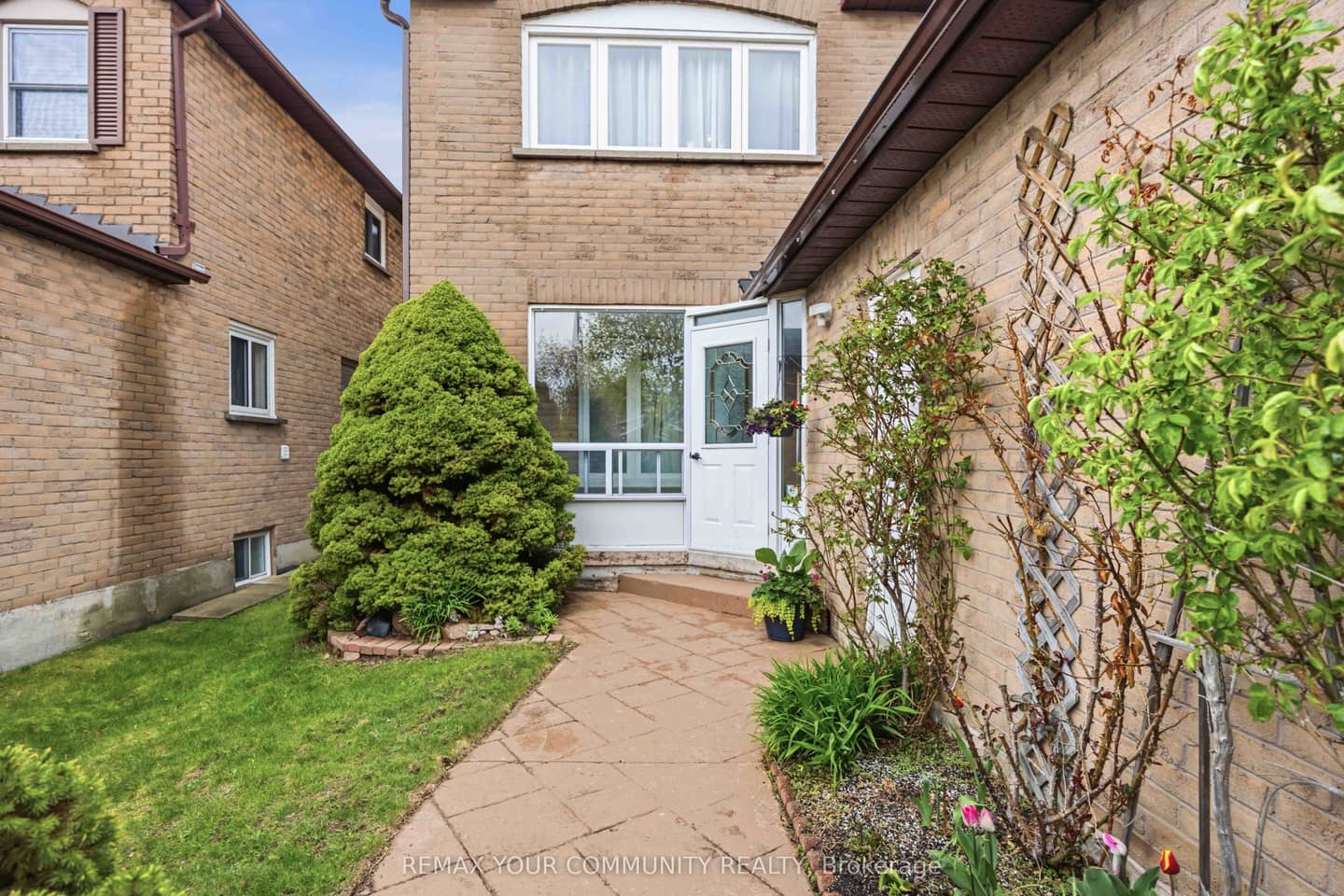 1706 Woodside Lane, Pickering, ON L1V 4W3