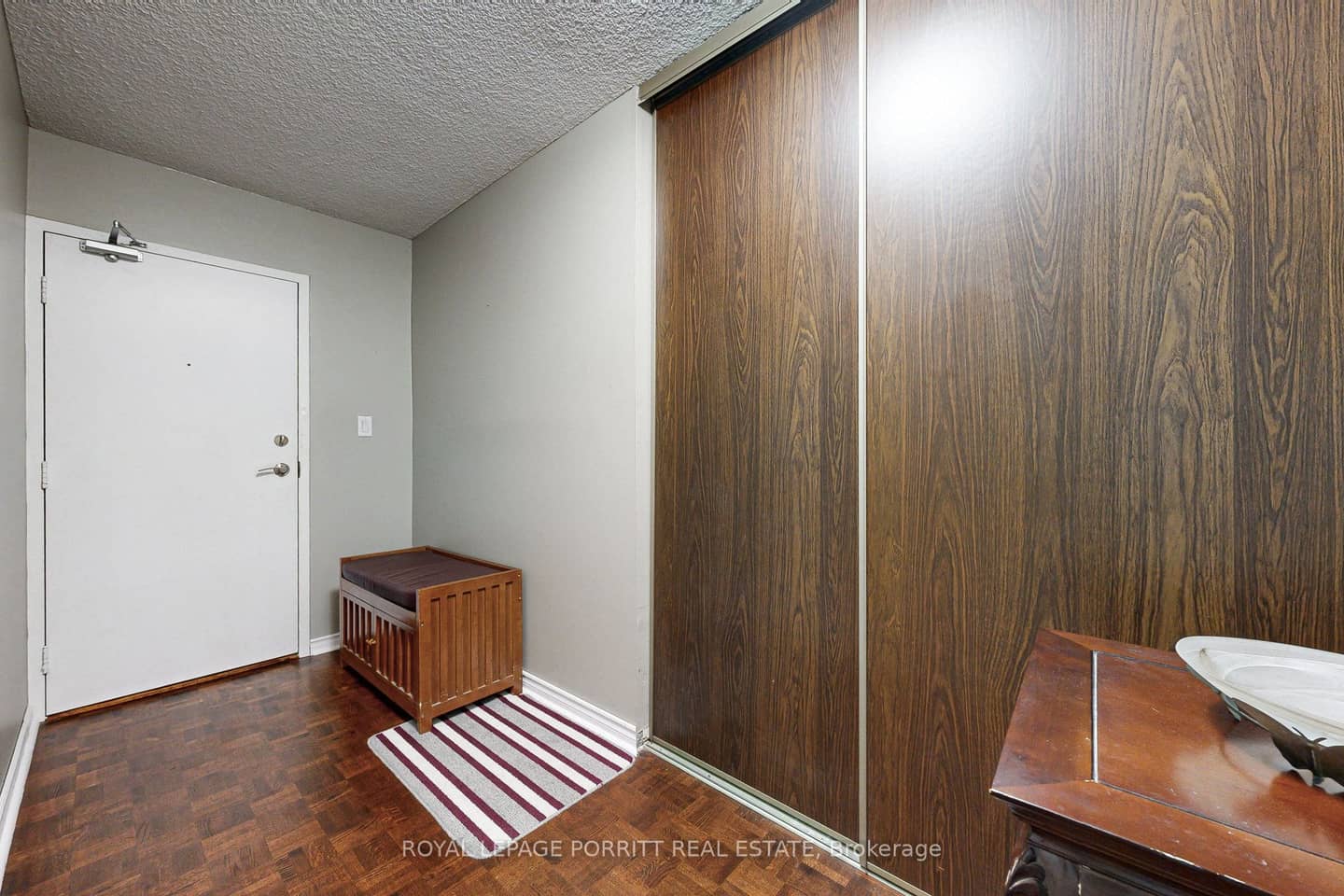 1535 Lakeshore Road E 201, Mississauga, ON L5E 3E2