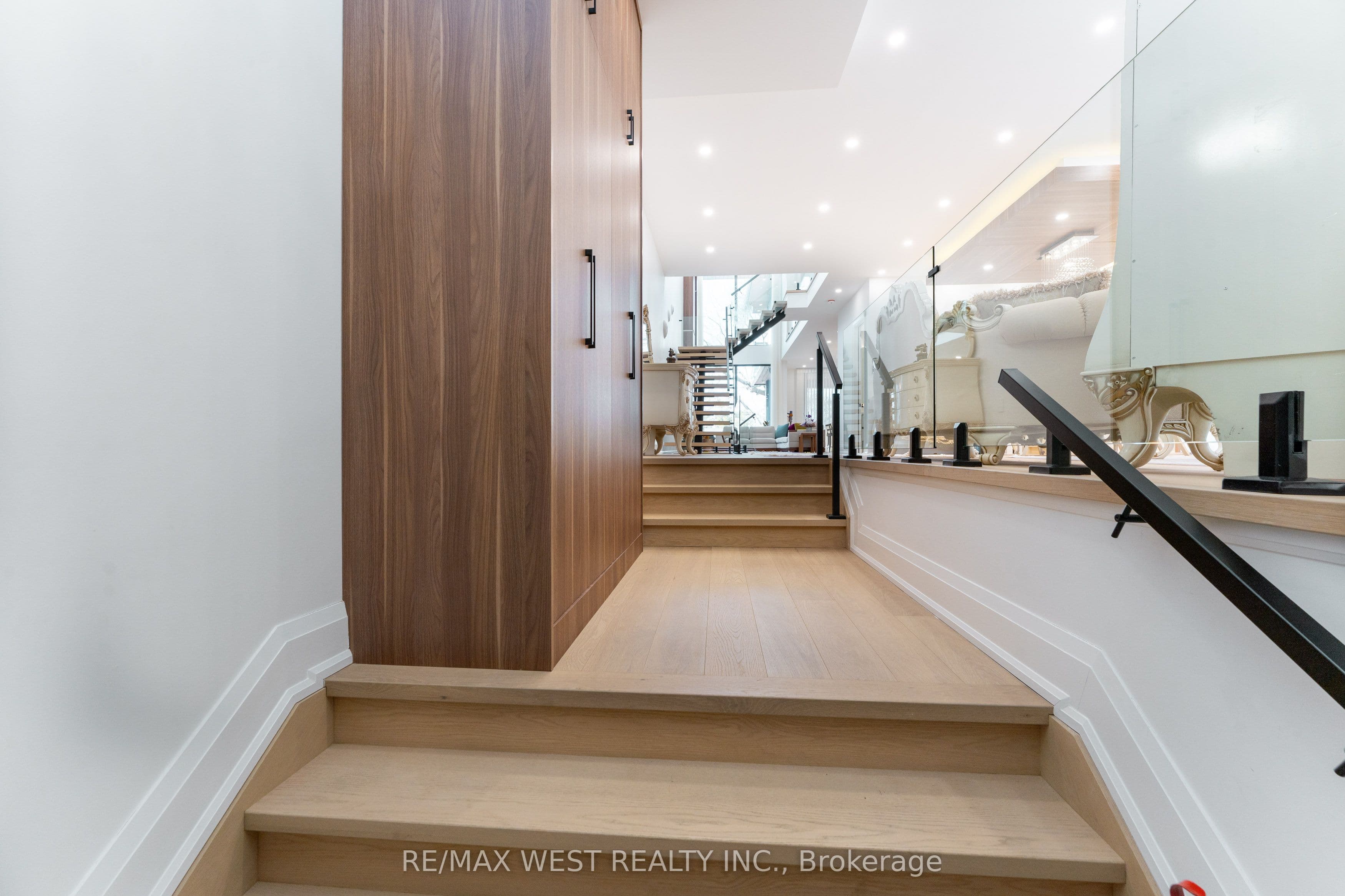 52 Wildwood Avenue, Richmond Hill, ON L4E 3B3