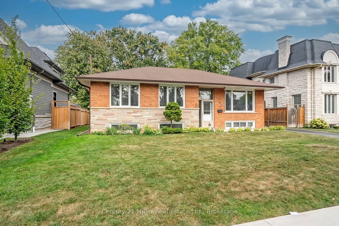 1135 Bridge Road N, Oakville, ON L6L 2B6