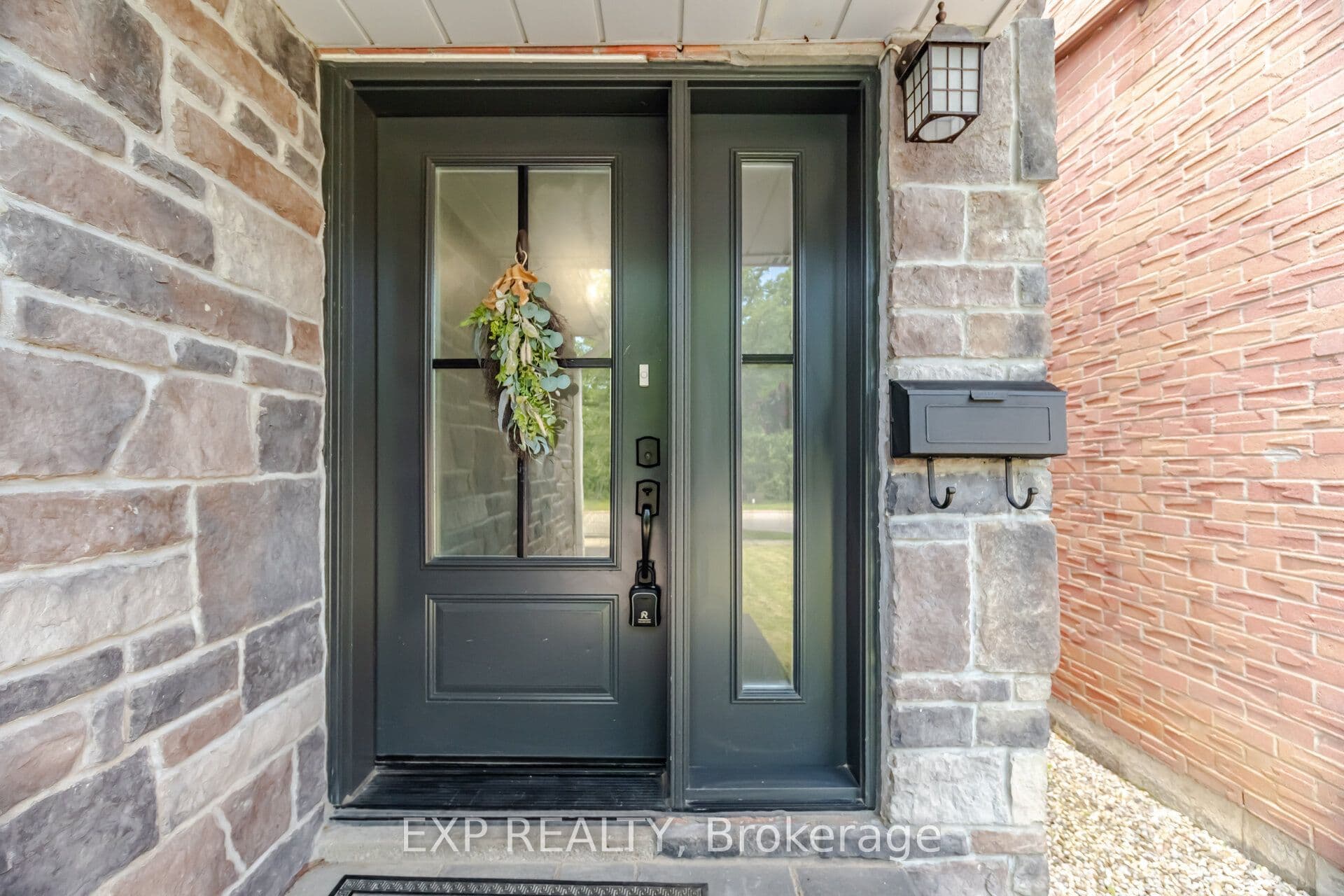 14 Royal Palm Drive, Brampton, ON L6Z 1P5
