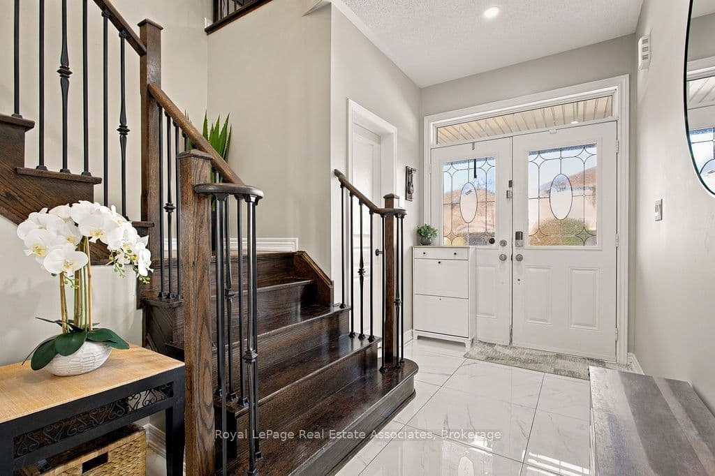 34 Humphrey Street, Hamilton, ON L0R 2H1