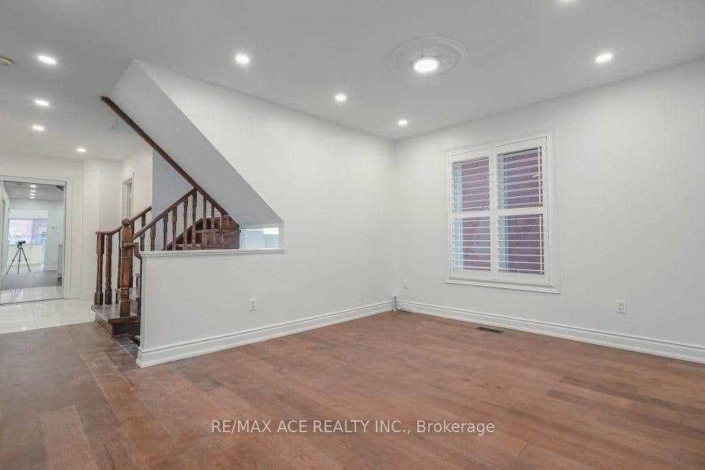 168 Roxbury Street Main, Markham, ON L3S 3T4