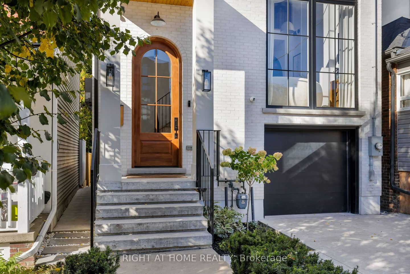 174 Cedric Avenue, Toronto, ON M6C 3X8
