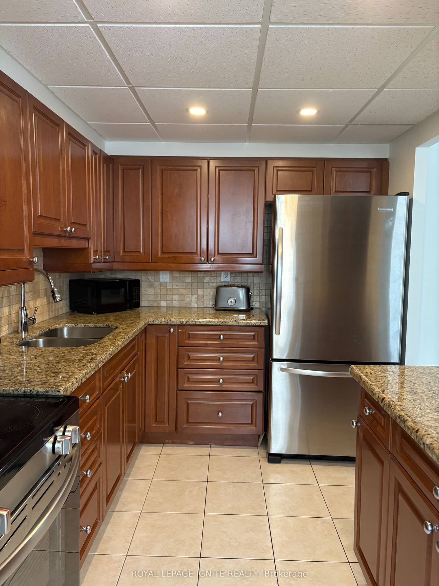 3590 Kaneff Crescent 1105, Mississauga, ON L5A 3X3