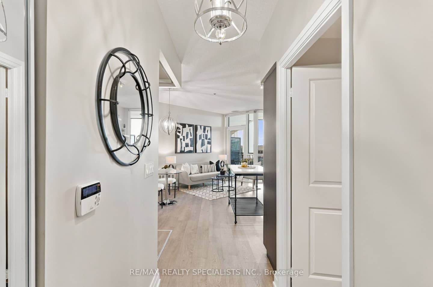 65 Speers Road 313, Oakville, ON L6K 0J1