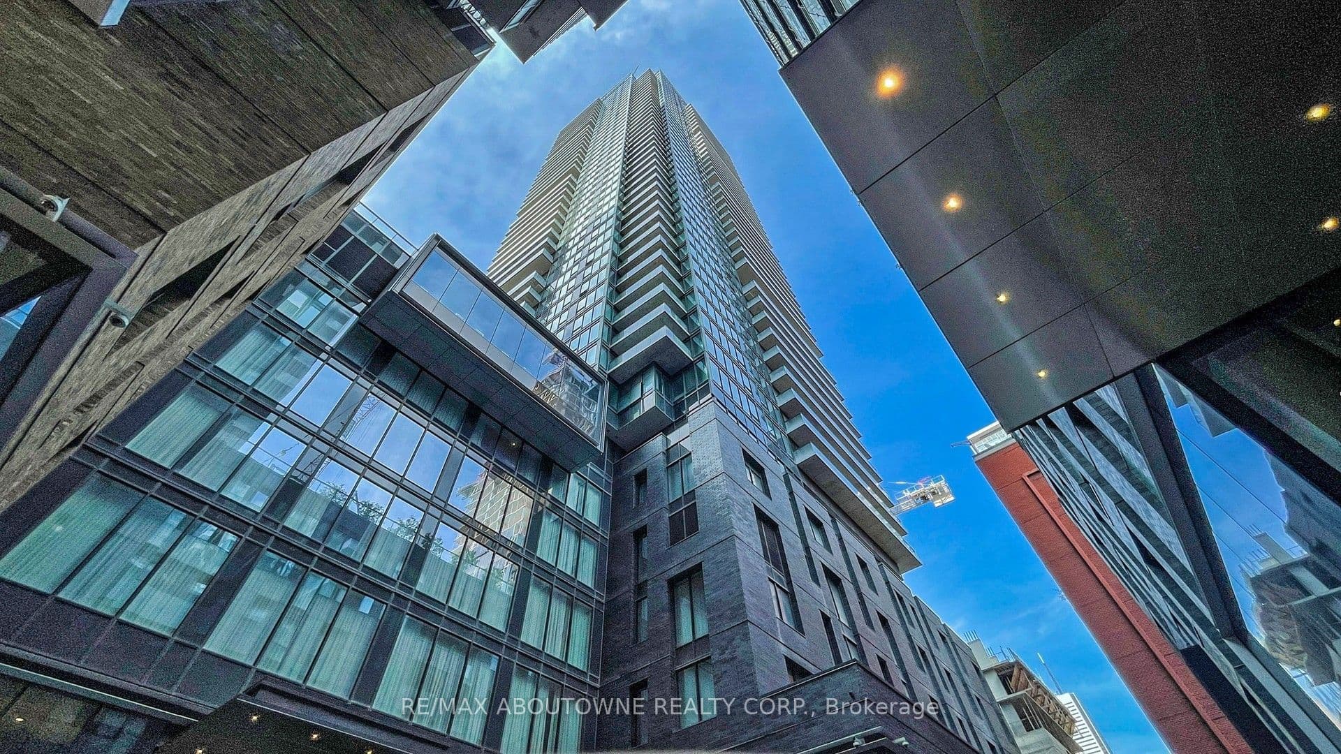 125 Blue Jays Way 4909, Toronto, ON M5V 0N5