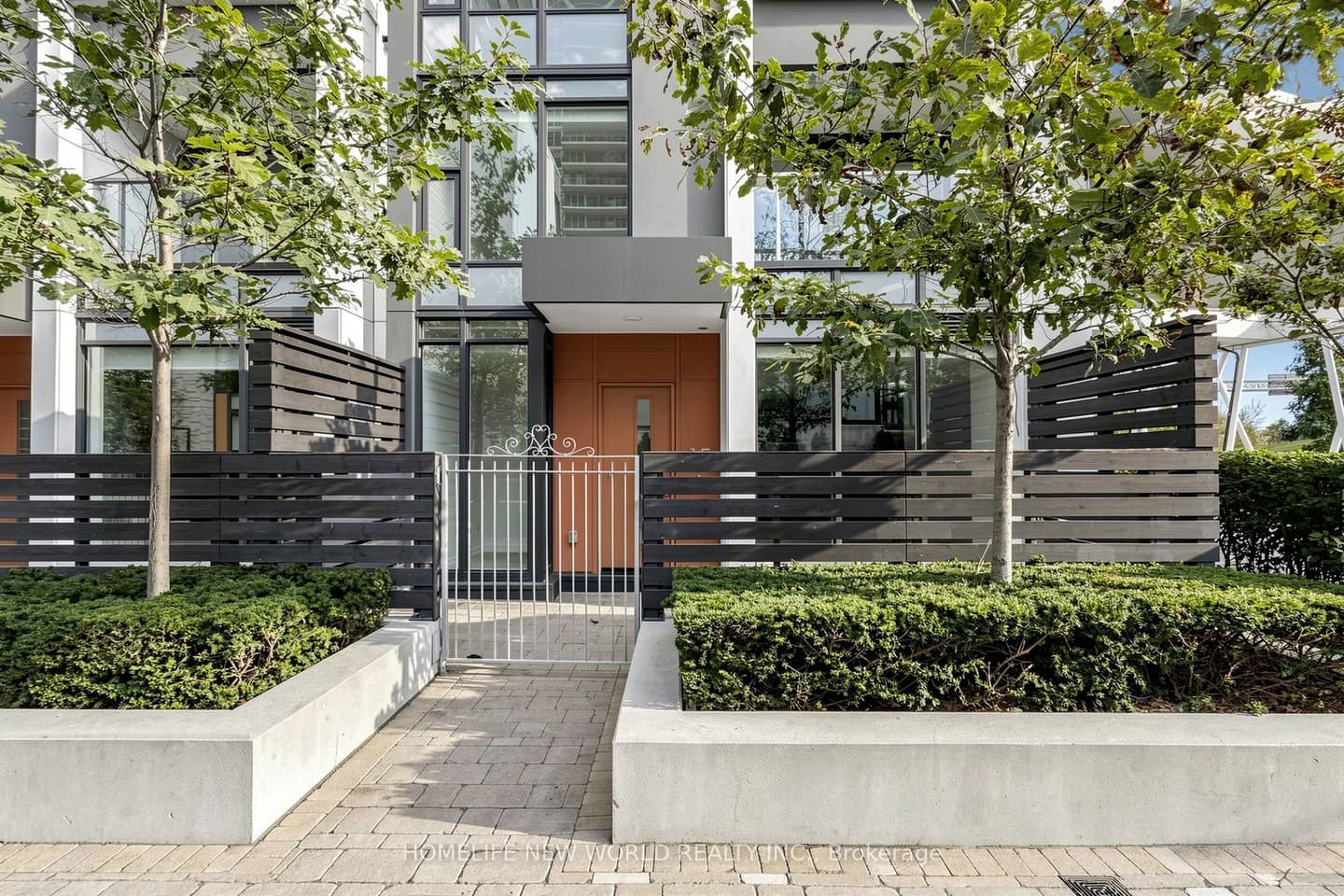 113 McMahon Drive TH15, Toronto, ON M2K 0E3