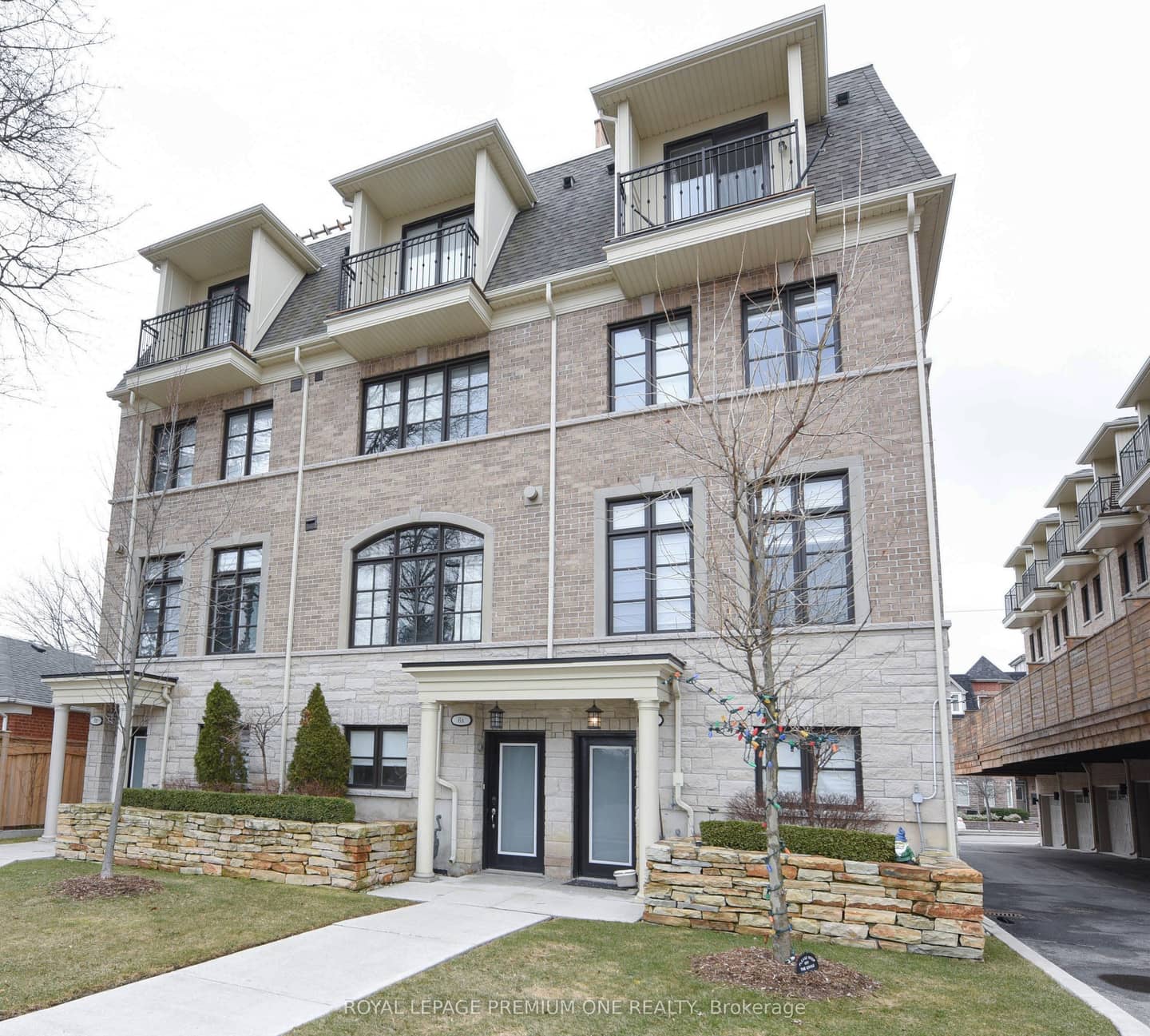 6A ACORN Avenue, Toronto, ON M9B 0B7