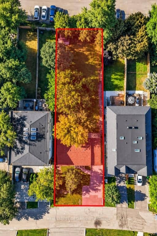 1024 Roosevelt Road, Mississauga, ON L5G 3Y8