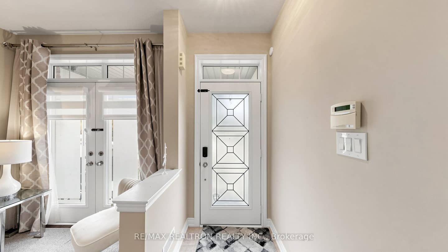 27 Pelham Drive, Vaughan, ON L4H 3Z8