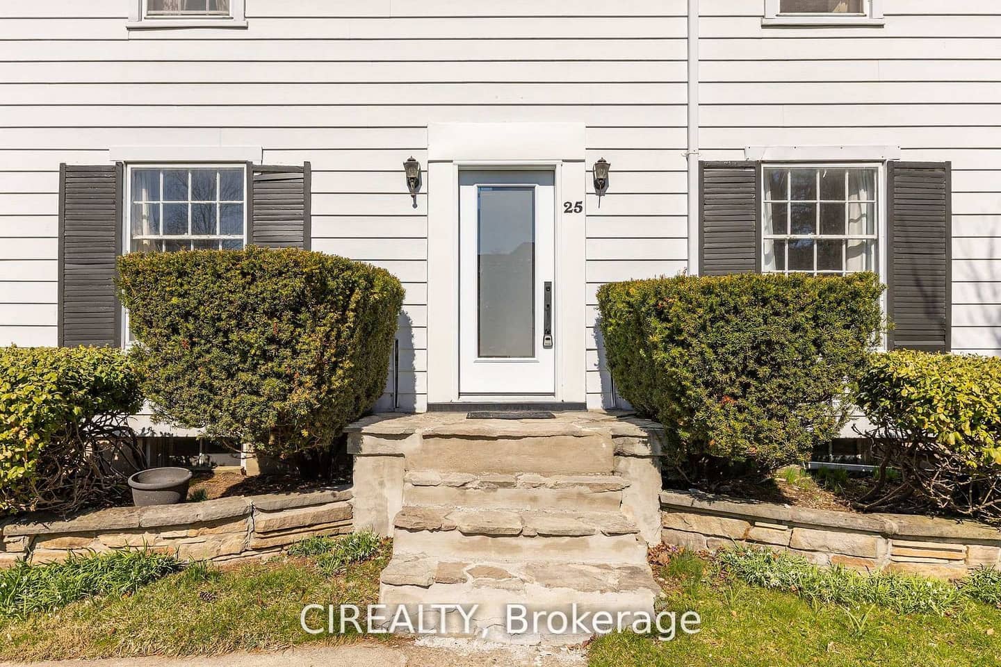 25 Howard Avenue, Oakville, ON L6J 3Y2