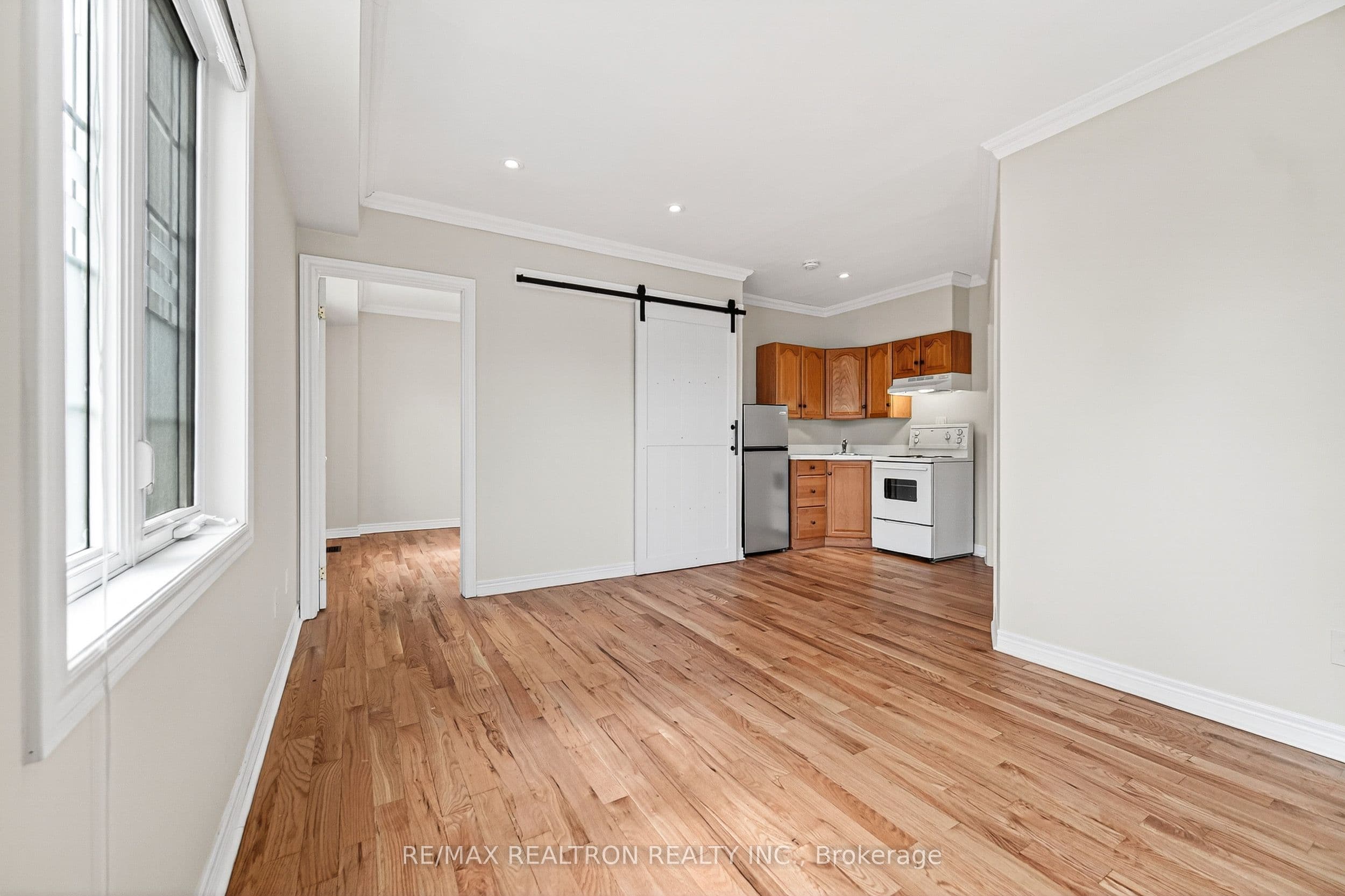 454 Donlands Avenue, Toronto, ON M4J 3S5
