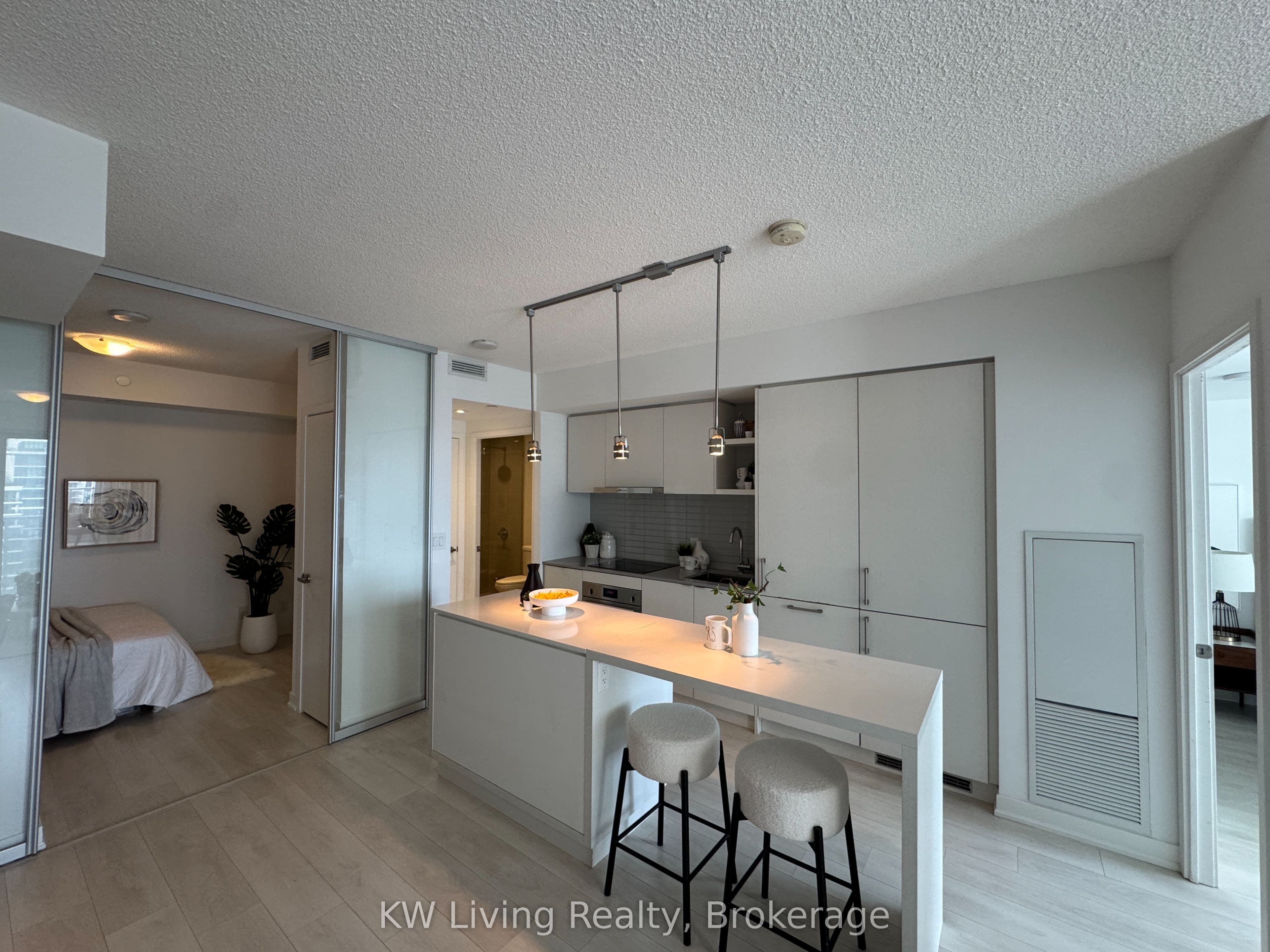 100 Harbour Street 5006, Toronto, ON M5J 0B5