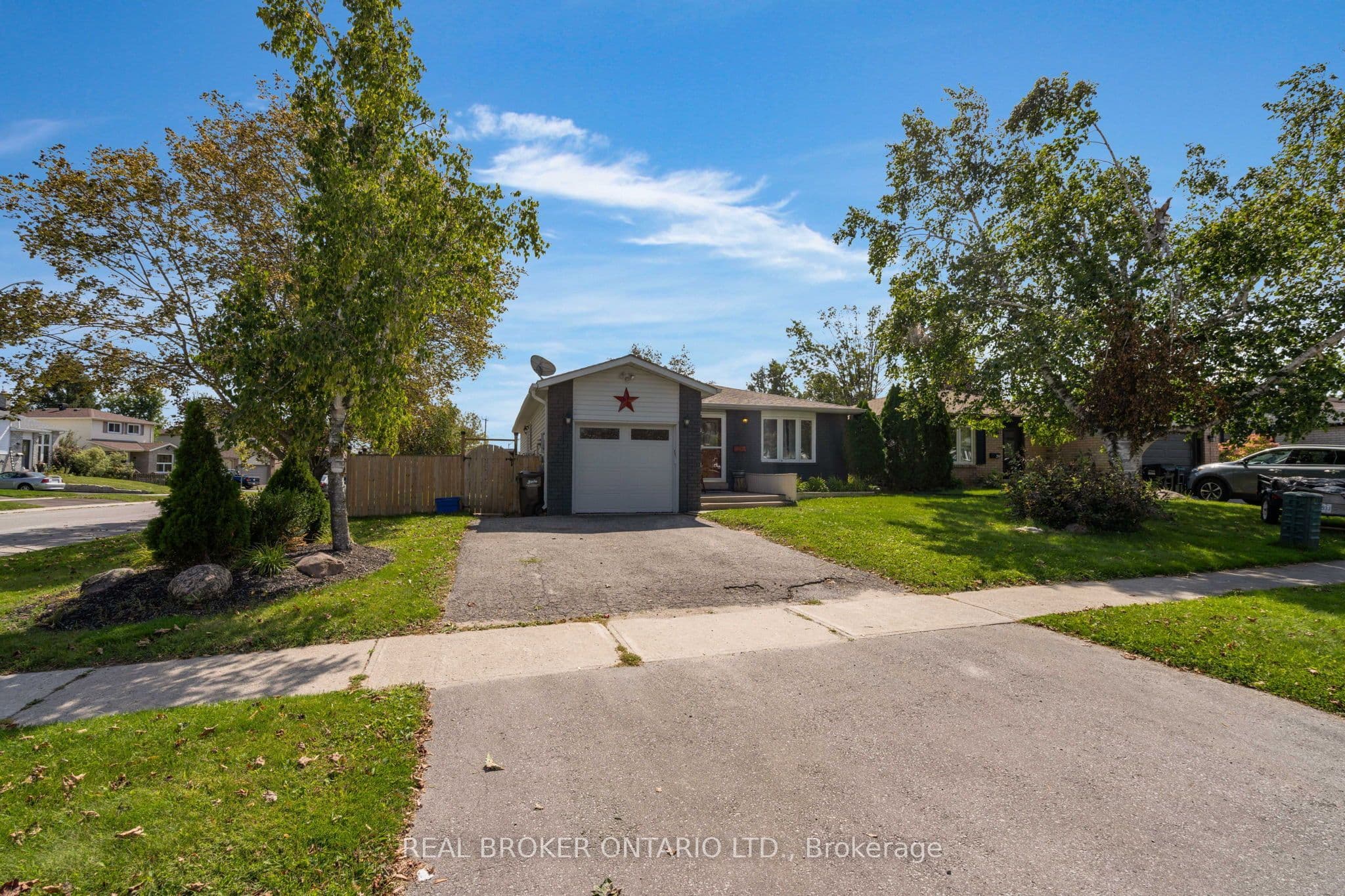 37 Hickling Trail, Barrie, ON L4M 5S5