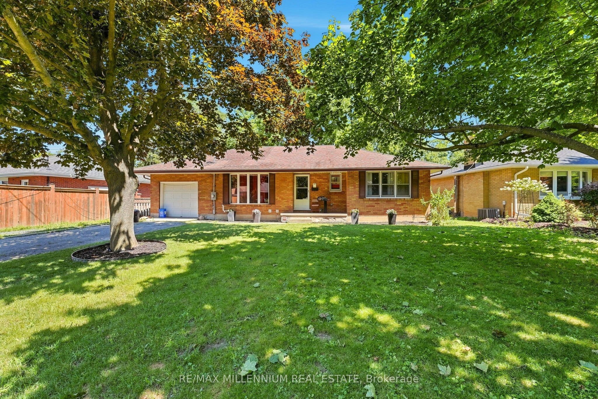 22 Montgomery Road, St. Thomas, ON N5R 1S5
