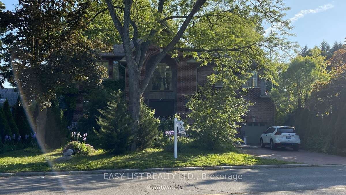 98 Burbank Drive, Toronto, ON M2K 1N4