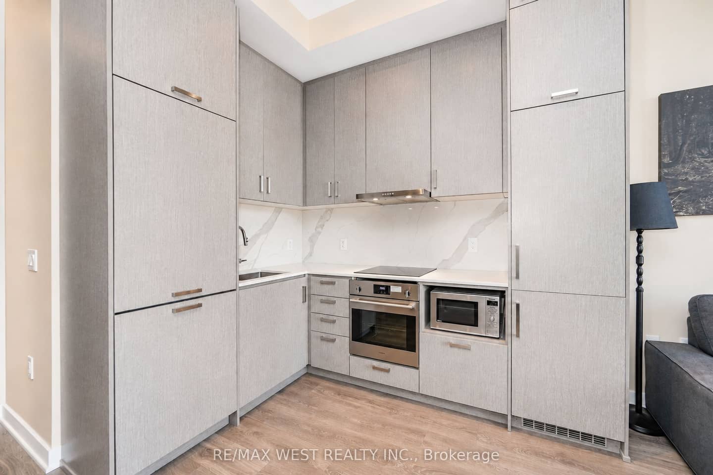 60 Honeycrisp Crescent 311, Vaughan, ON L4K 0N5