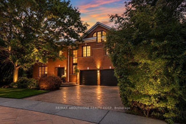 324 Oakridge Court, Oakville, ON L6H 5T9
