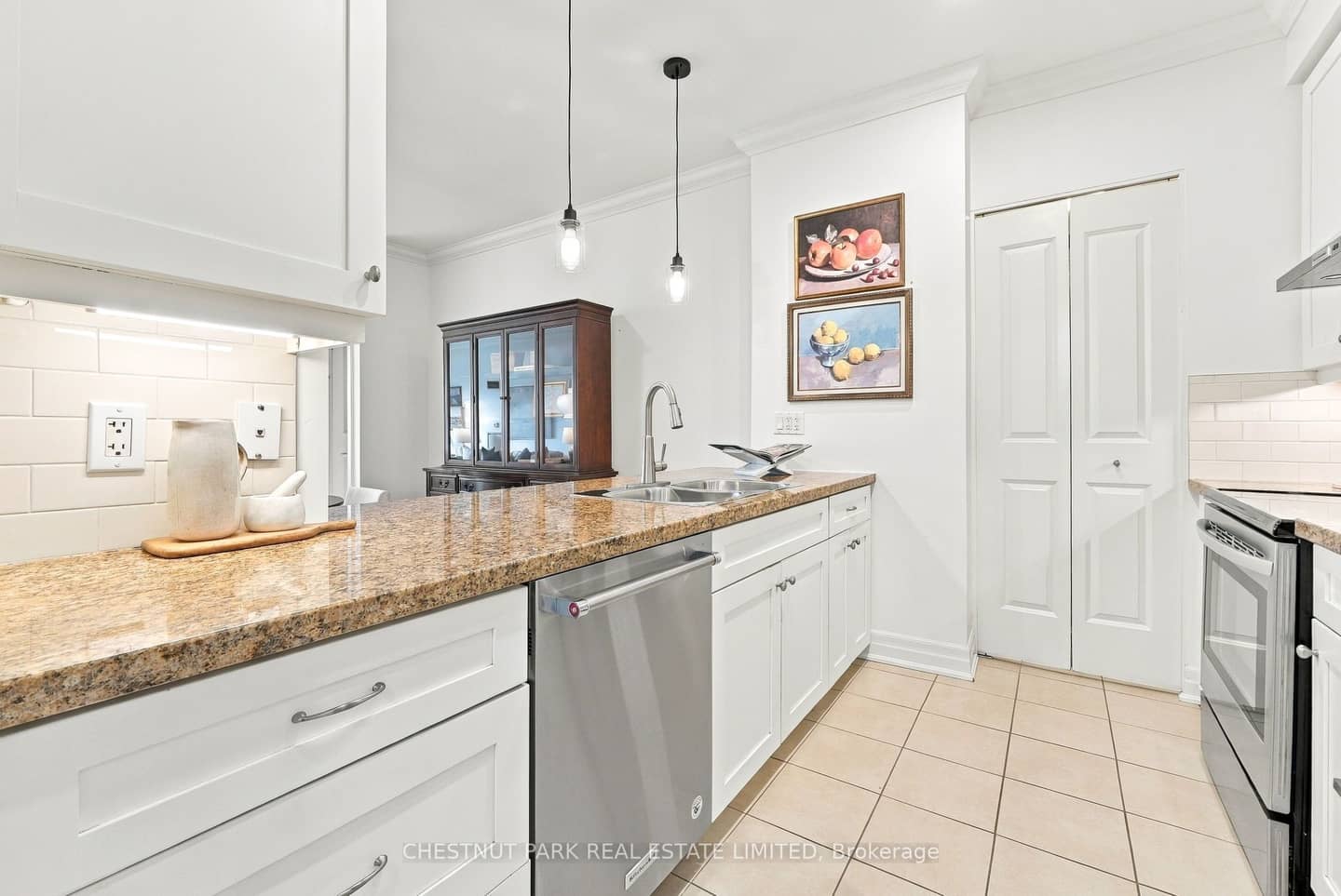 2855 Bloor Street W 305, Toronto, ON M8X 3A1